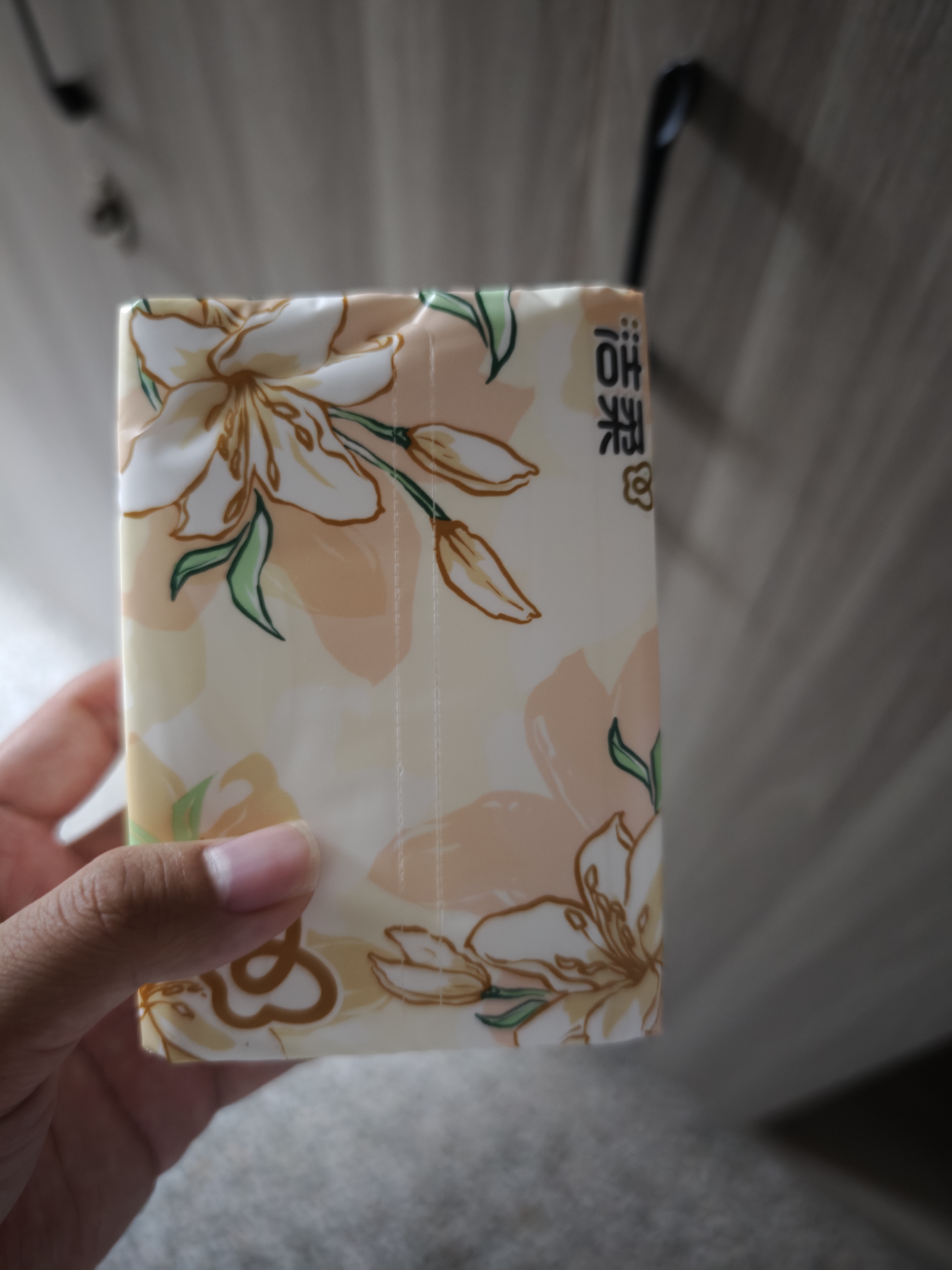 洁柔抽纸 繁花系列3层100抽*20包 可湿水面巾纸 柔韧卫生纸 整箱纸巾 实拍图
