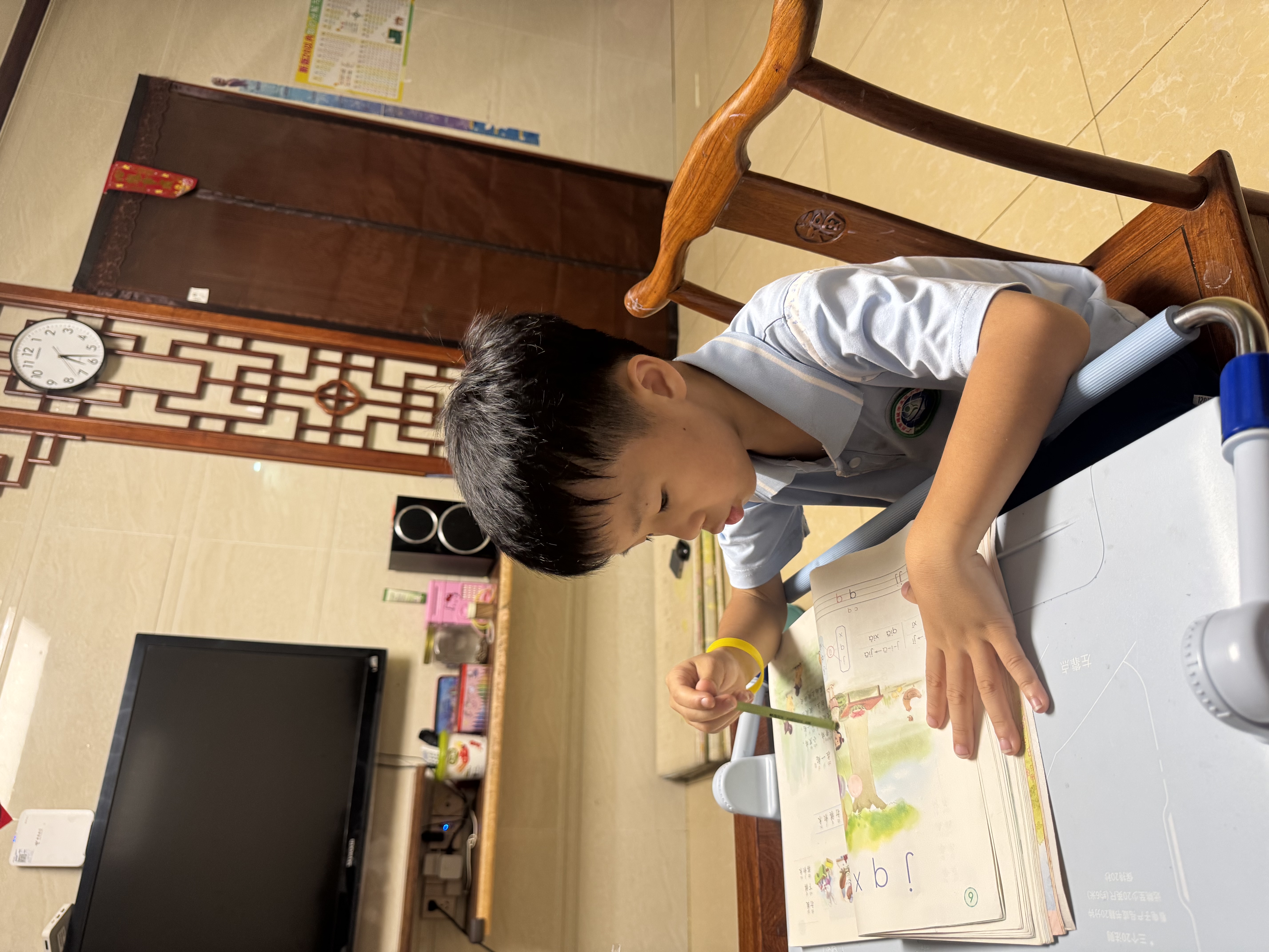 猫太子护栏坐姿矫正器儿童防低头写字矫正器小学生保护近视弯腰驼背幼儿姿势学习纠正坐读写桌面款神器蓝 实拍图