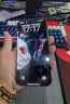 绿联【无黑边不挡屏】适用iPhone18ProMax/17ProMax钢化膜苹果18/17ProMax手机膜无边高清抗指纹防摔膜 实拍图