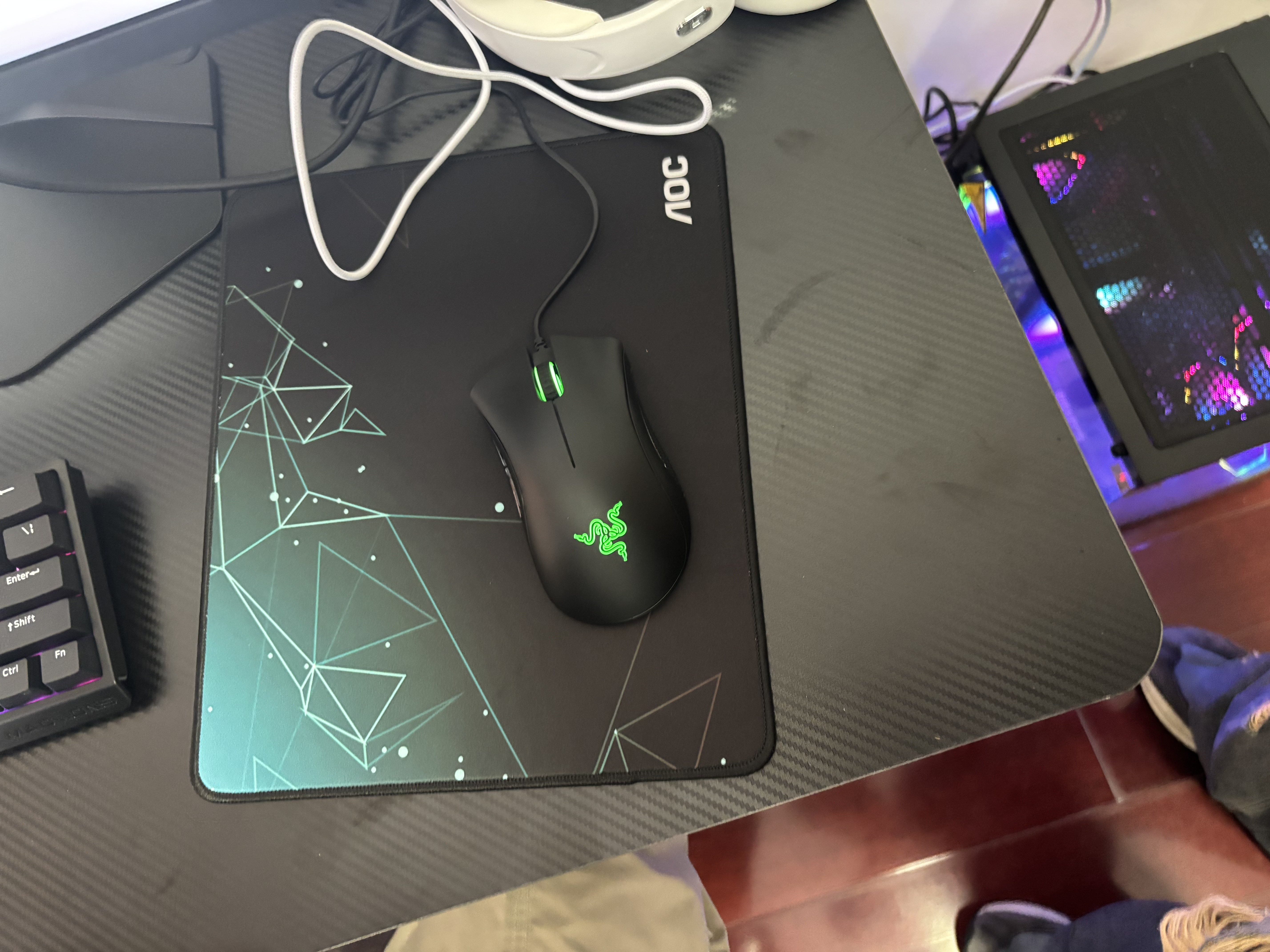 雷蛇（Razer）炼狱蝰蛇标准版有线鼠标 人体工学 电竞游戏 右手通用型 吃鸡/LOL/CSGO游戏鼠标 黑色 实拍图