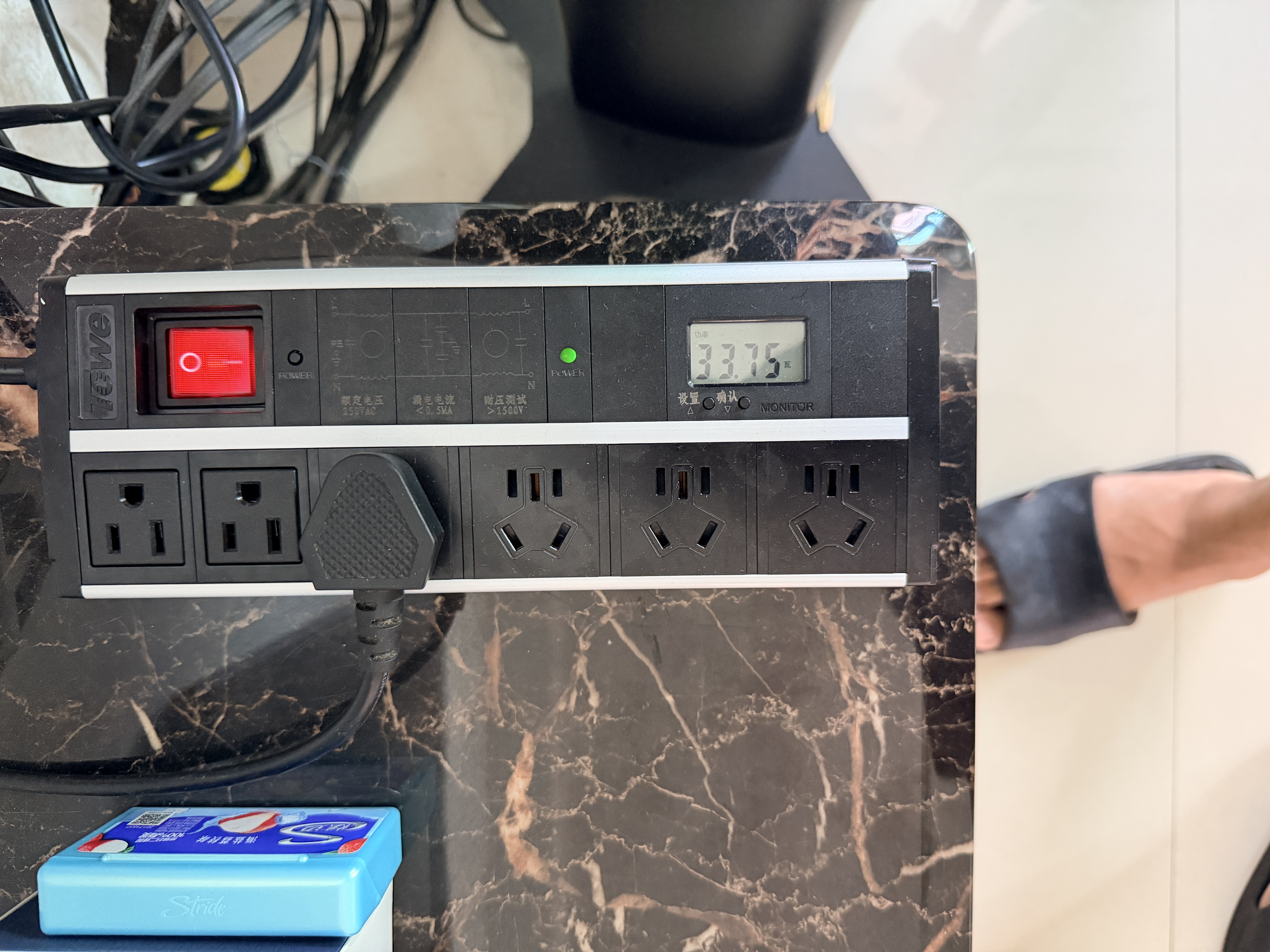 TOWE同为HIFI滤波桌面PDU插座滤波电源滤波器插座带数字计量电源净化器音响用 APZ-1026JL2HF晶银白 实拍图