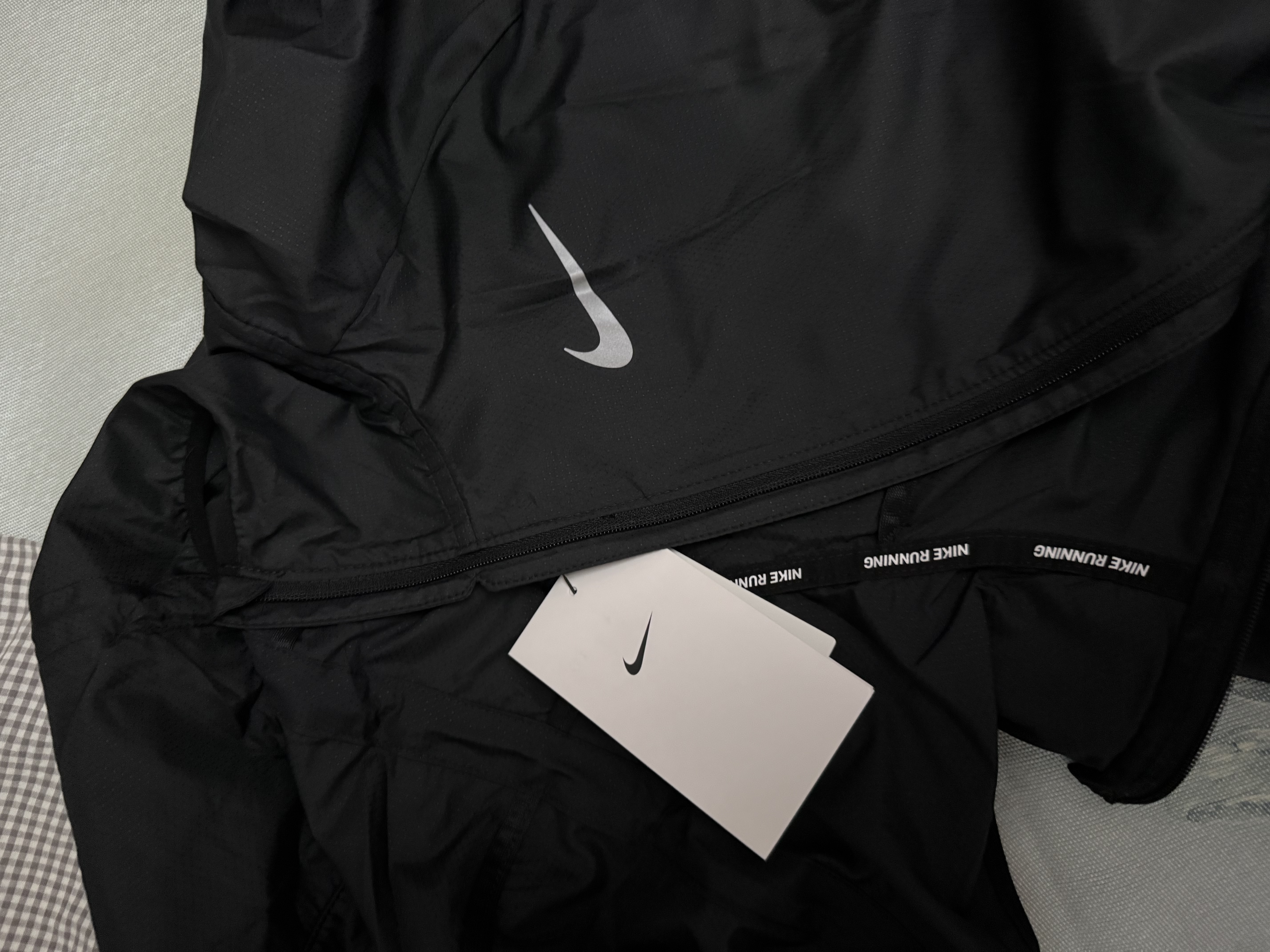 耐克NIKE男春夏轻盈梭织连帽夹克 防风拒水 运动休闲BV4871-010黑2XL 实拍图