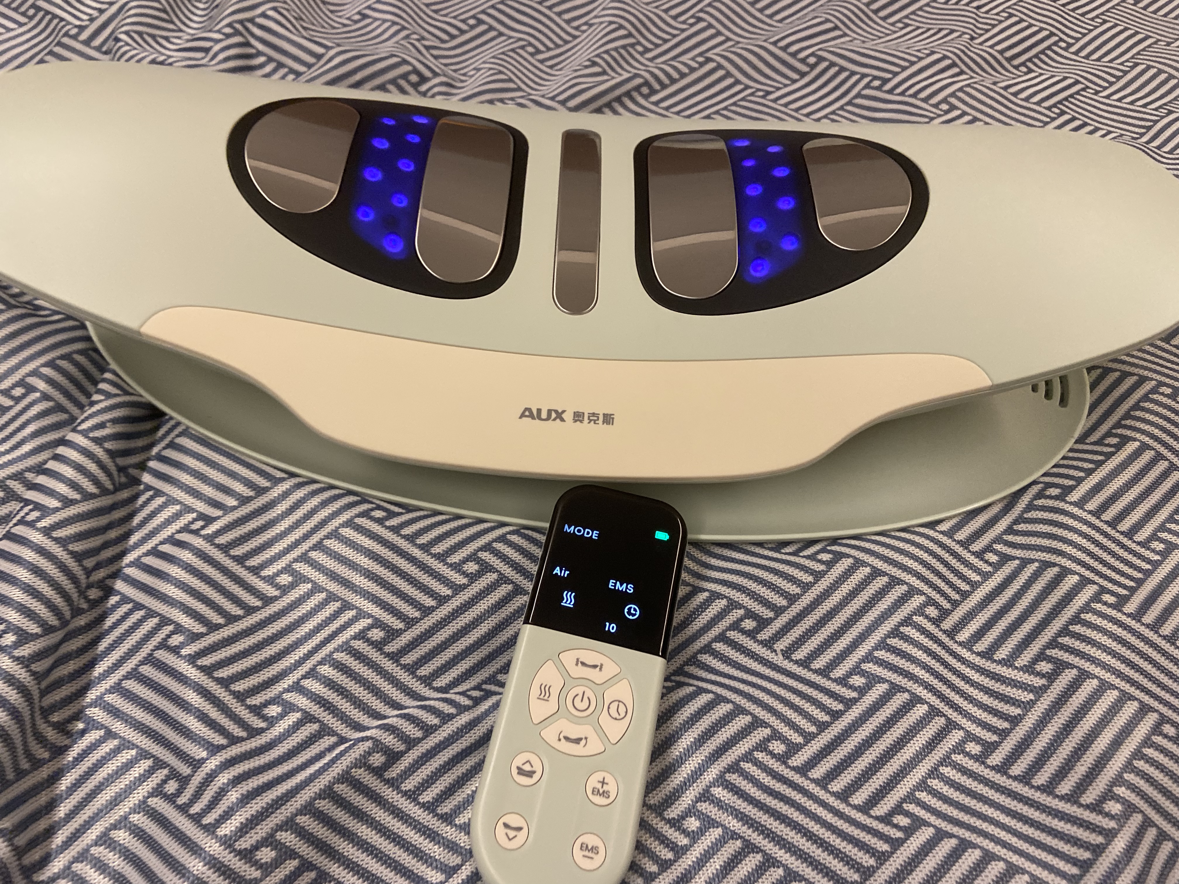 奥克斯（AUX）腰部按摩器腰部按摩仪腰椎热敷脉冲护腰仪牵引脊椎腰间盘腰疼酸痛腰肌劳损神器生日礼物送爸爸妈妈 智能充电加强版绿色【加大面积脉冲+三色双效光照】 母亲节父亲节礼物送给父母长辈老年人的高档礼 实拍图