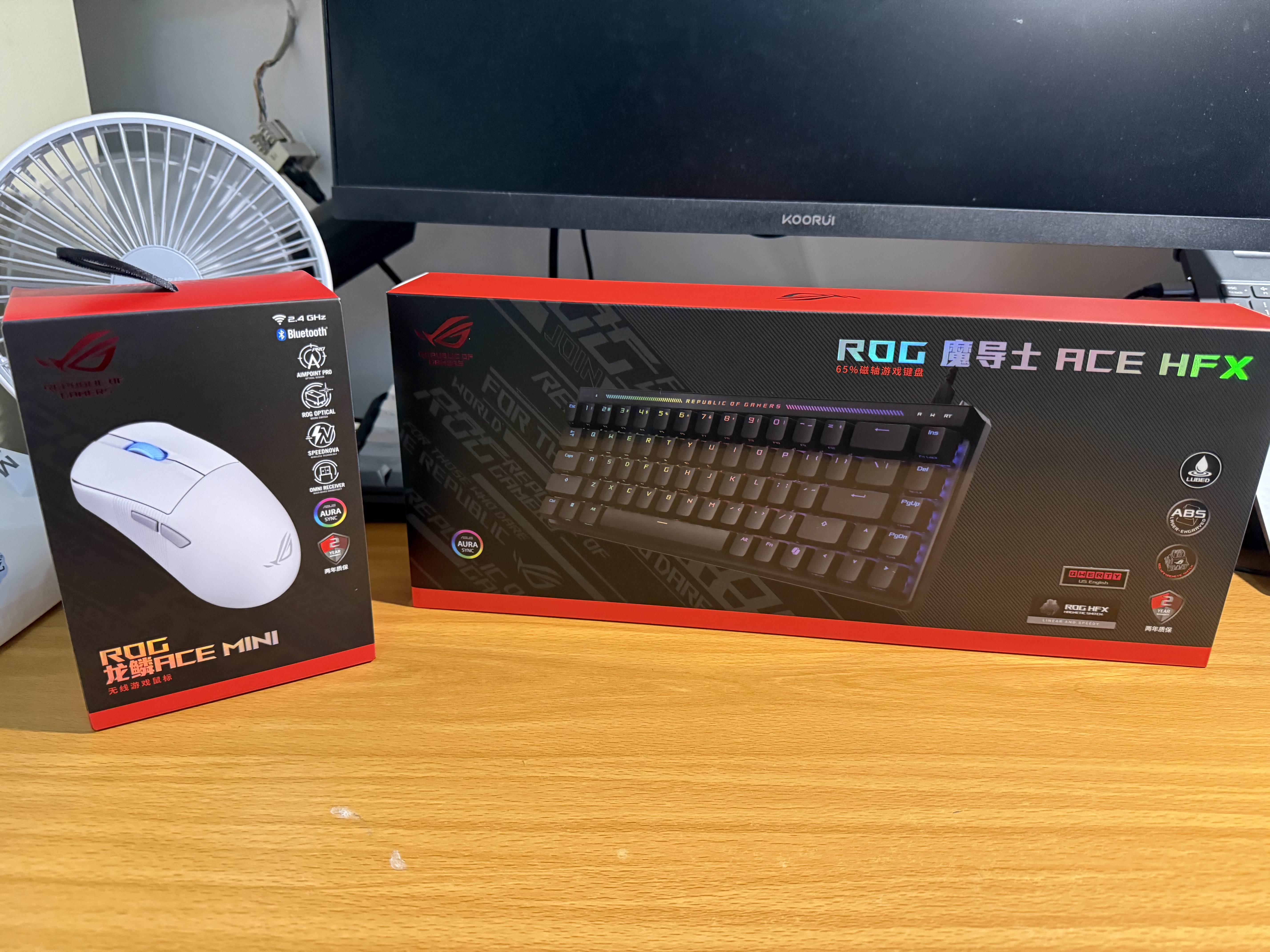 ROG龙鳞Ace Mini 有线蓝牙无线游戏电竞鼠标 支持无线8K 轻量化49g 无畏契约/瓦罗兰特/CS GO鼠标 龙鳞Ace Mini月耀白 实拍图