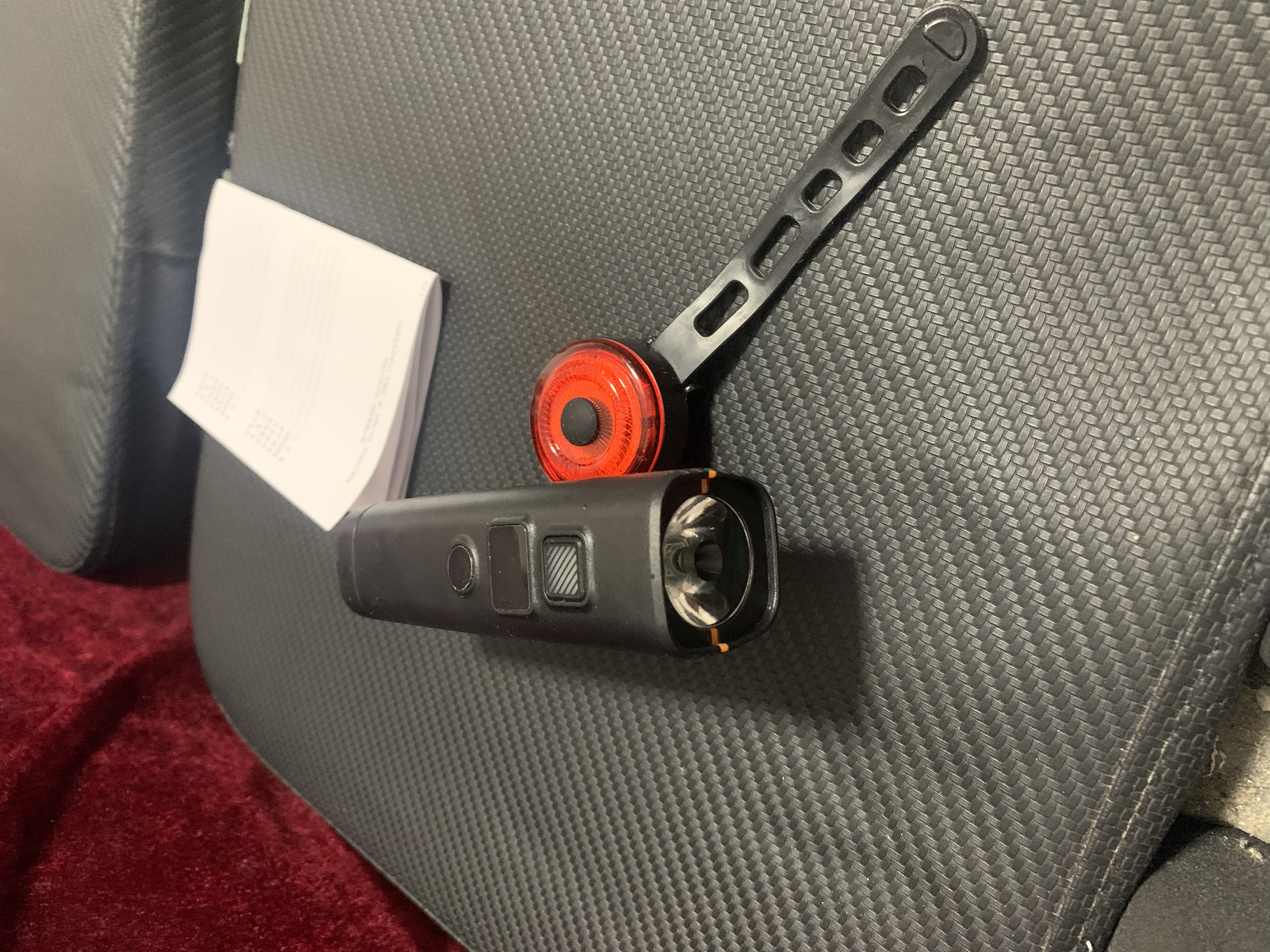 曼戈途德规充电自行车灯夜骑行灯防水白光大功率户外手电筒夜骑行骑前灯 升级款-数码电显-6-20h+尾灯 光控感应/超长续航/1200高流明 实拍图