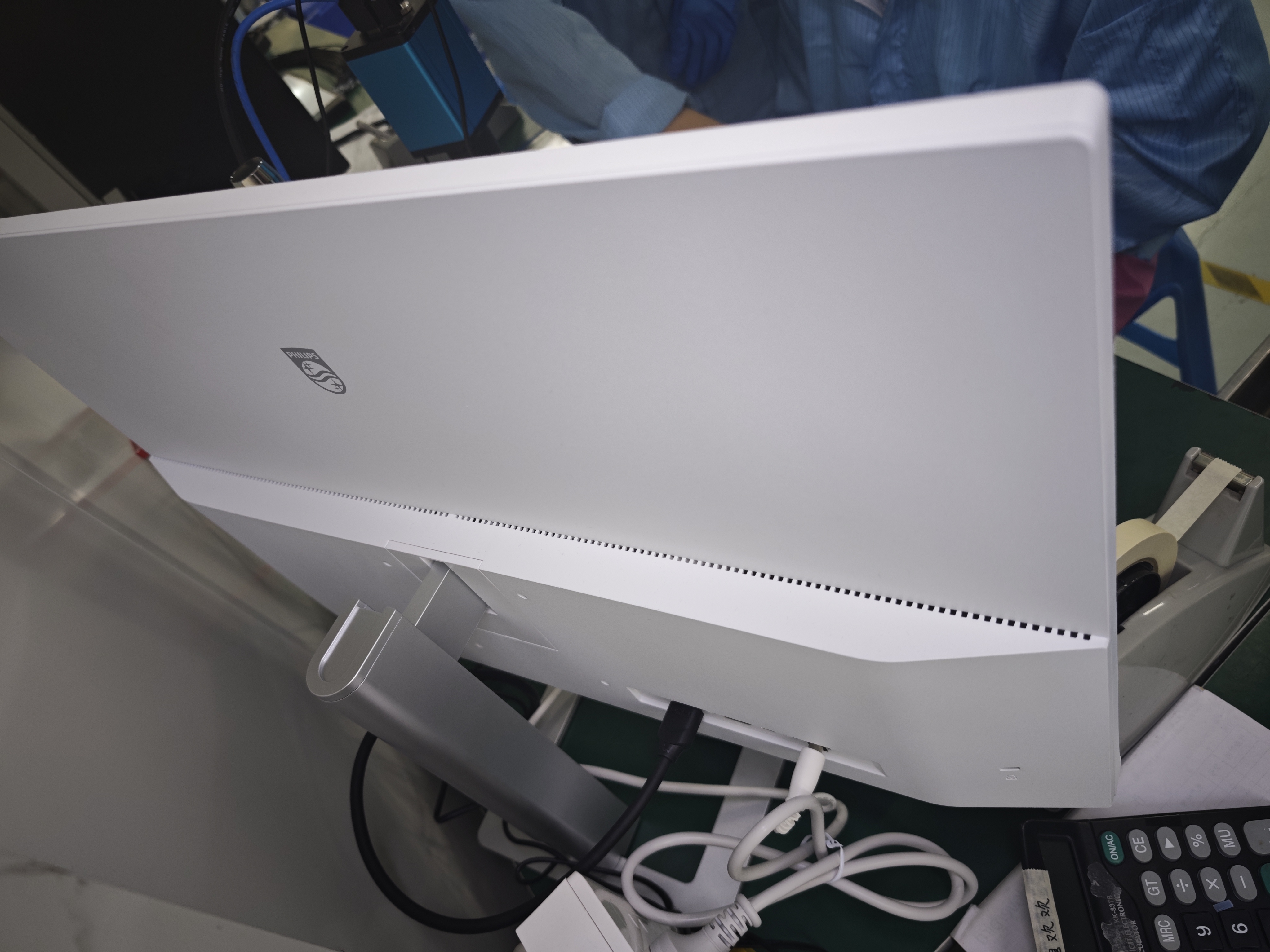 飞利浦27英寸 2K 144Hz IPS 硬件低蓝光 TypeC65W HDR 类全面屏 1500：1对比 升降 办公显示器27E2G5600W 实拍图