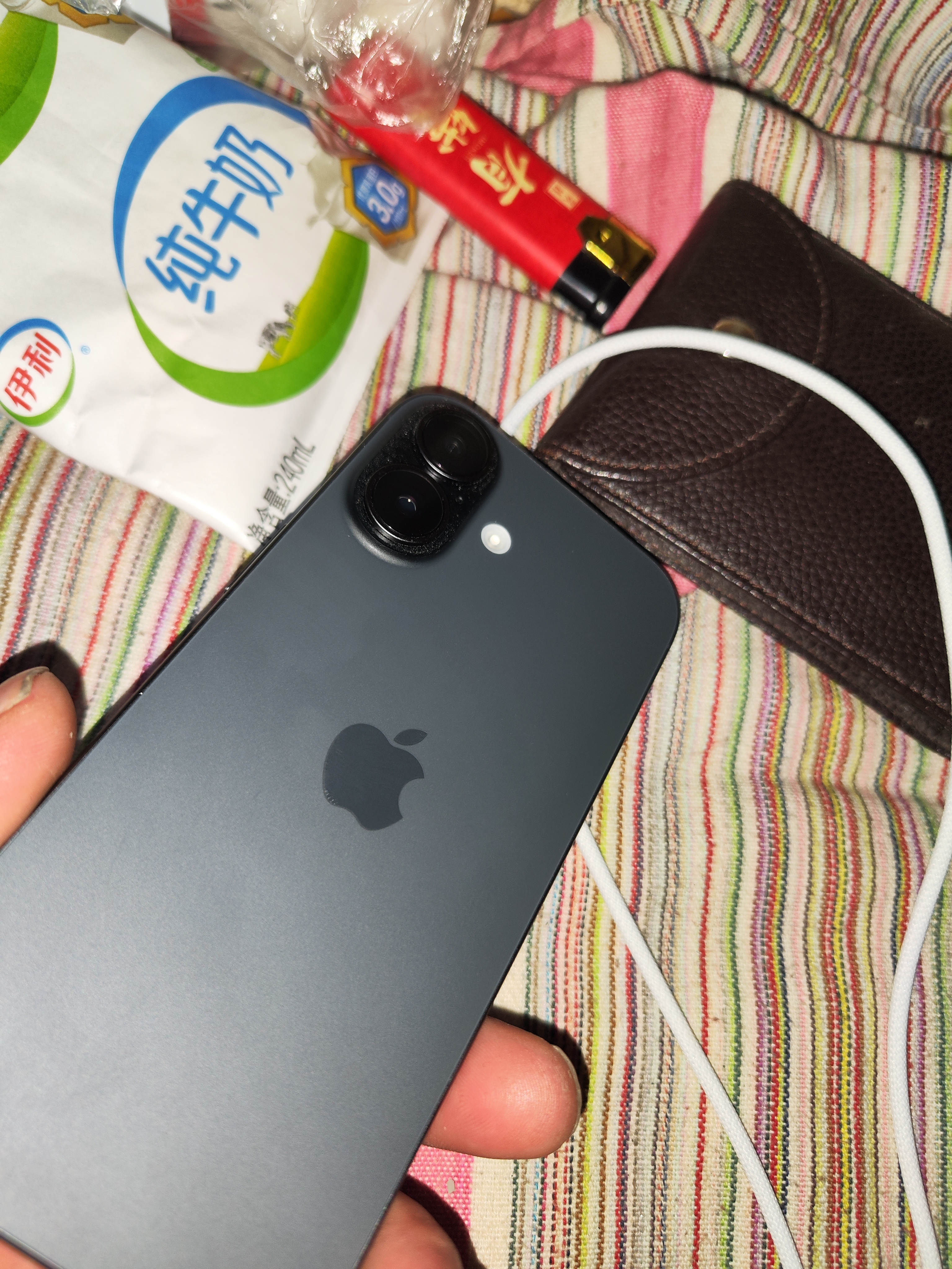 Apple/苹果【需签收激活】 iPhone 17 256GB 黑色 支持移动联通电信5G 双卡双待手机 实拍图