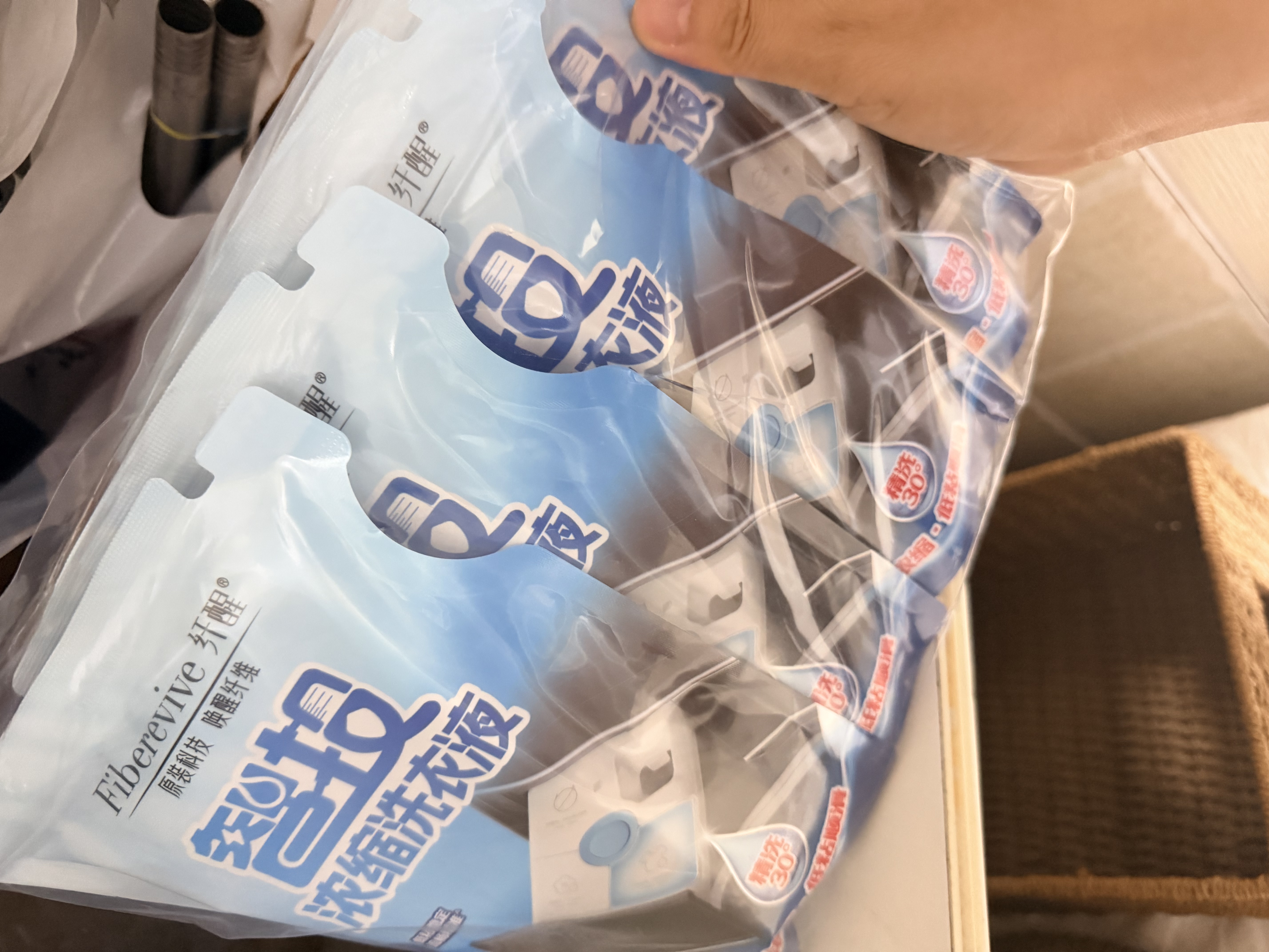 纤醒智能自动投放浓缩精华洗衣液 6大0添加 强效去污深层清洁300g*8袋 实拍图