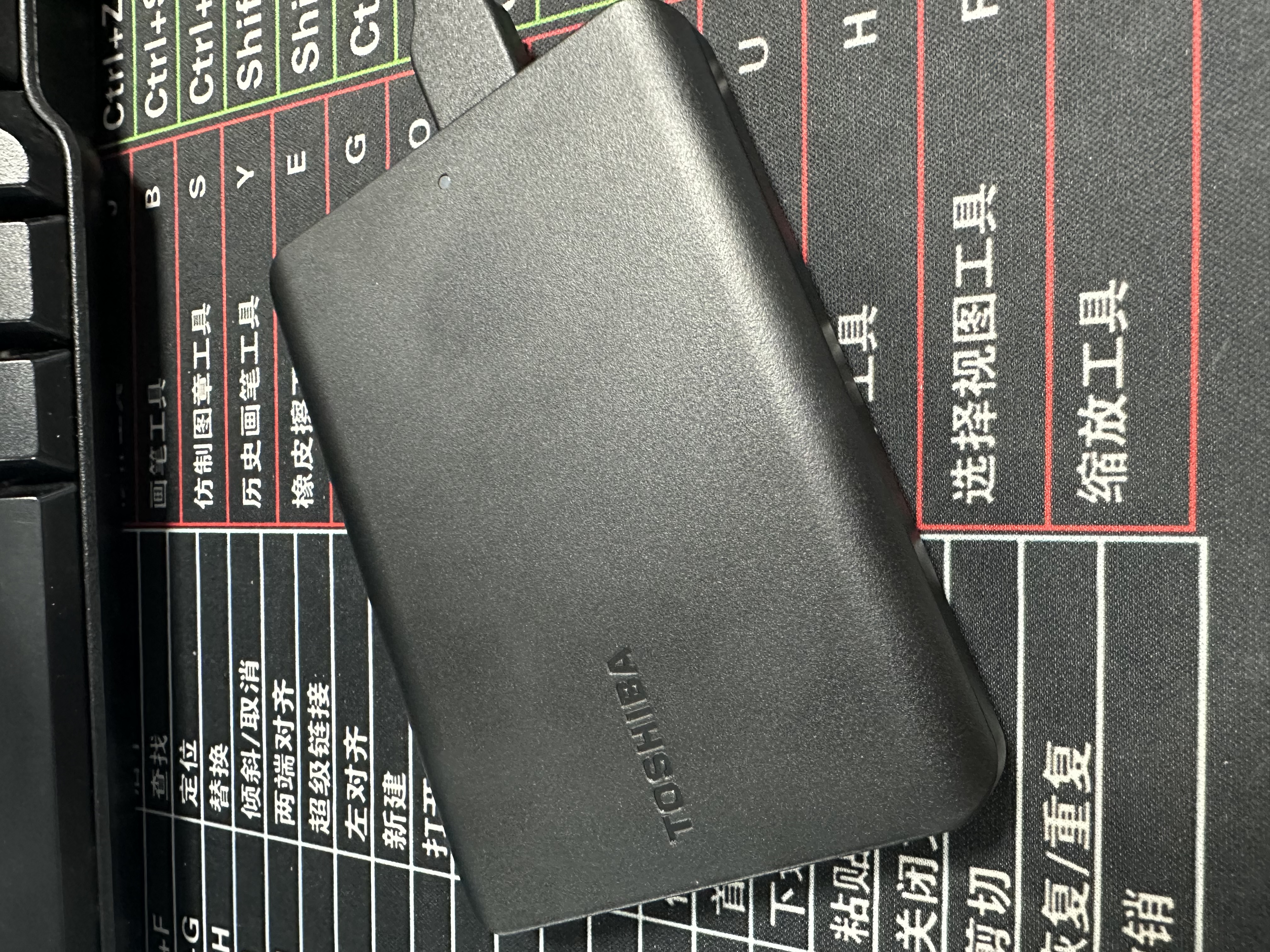 东芝（TOSHIBA）2TB 移动硬盘机械 新小黑A5 USB3.2 Gen 1 2.5英寸 兼容Mac 数据存储 轻薄便携 实拍图