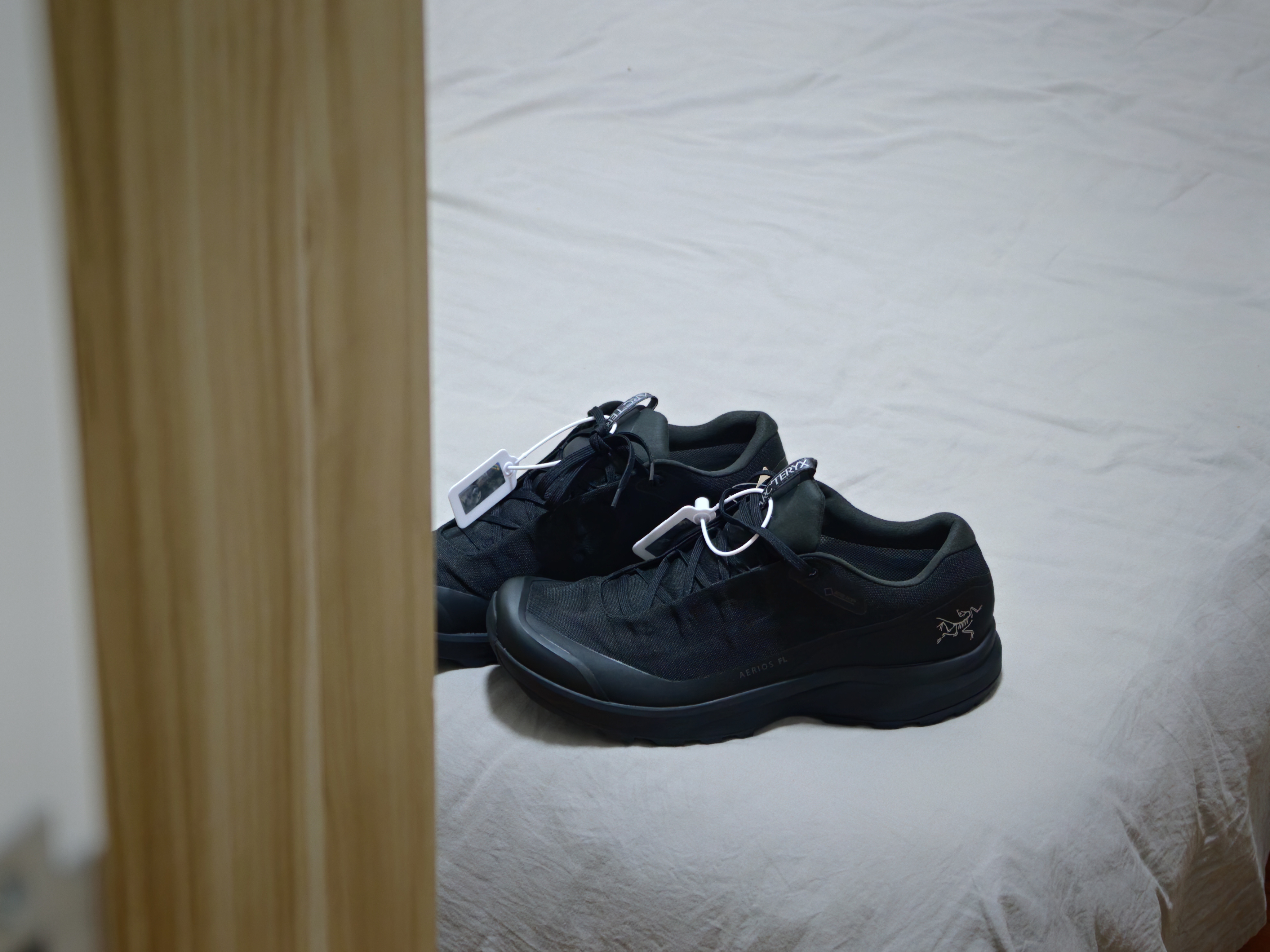 ARC'TERYX始祖鸟 AERIOS FL GTX 男子 徒步鞋 Black/Pilot/黑色/航空灰 42.5 UK 8.5 实拍图