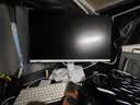 微星（MSI）白刃X32 MAG 274QRFW X32 27英寸2K320Hz HDR400 0.5msGTG 2K240Hz 快速IPS 白色游戏电竞显示器 实拍图