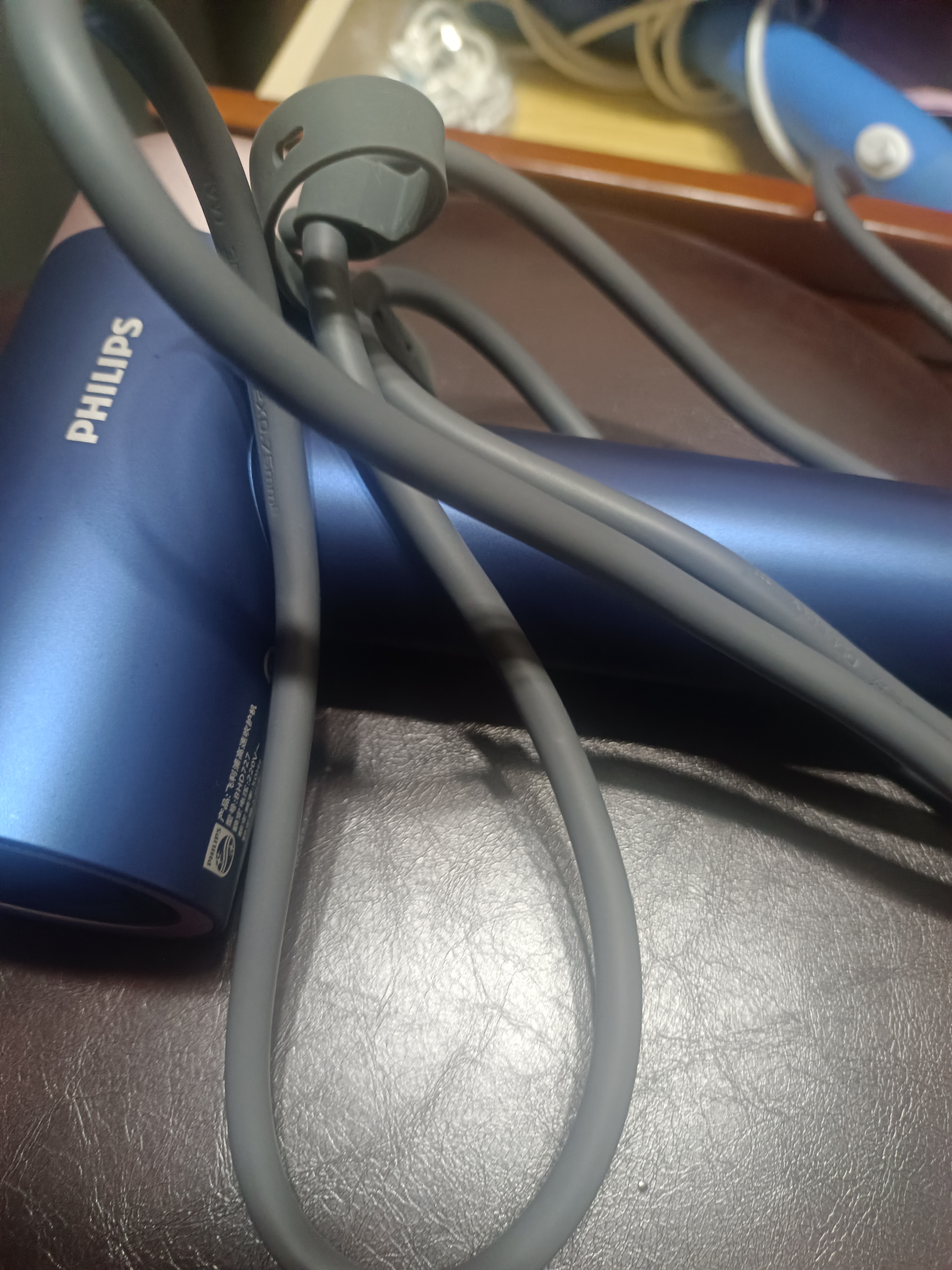 飞利浦（PHILIPS）邓凯同款7系AIR水离子高速护发吹风机深海蓝负离子不伤发小巧便携生日礼物学生宿舍送女友 实拍图