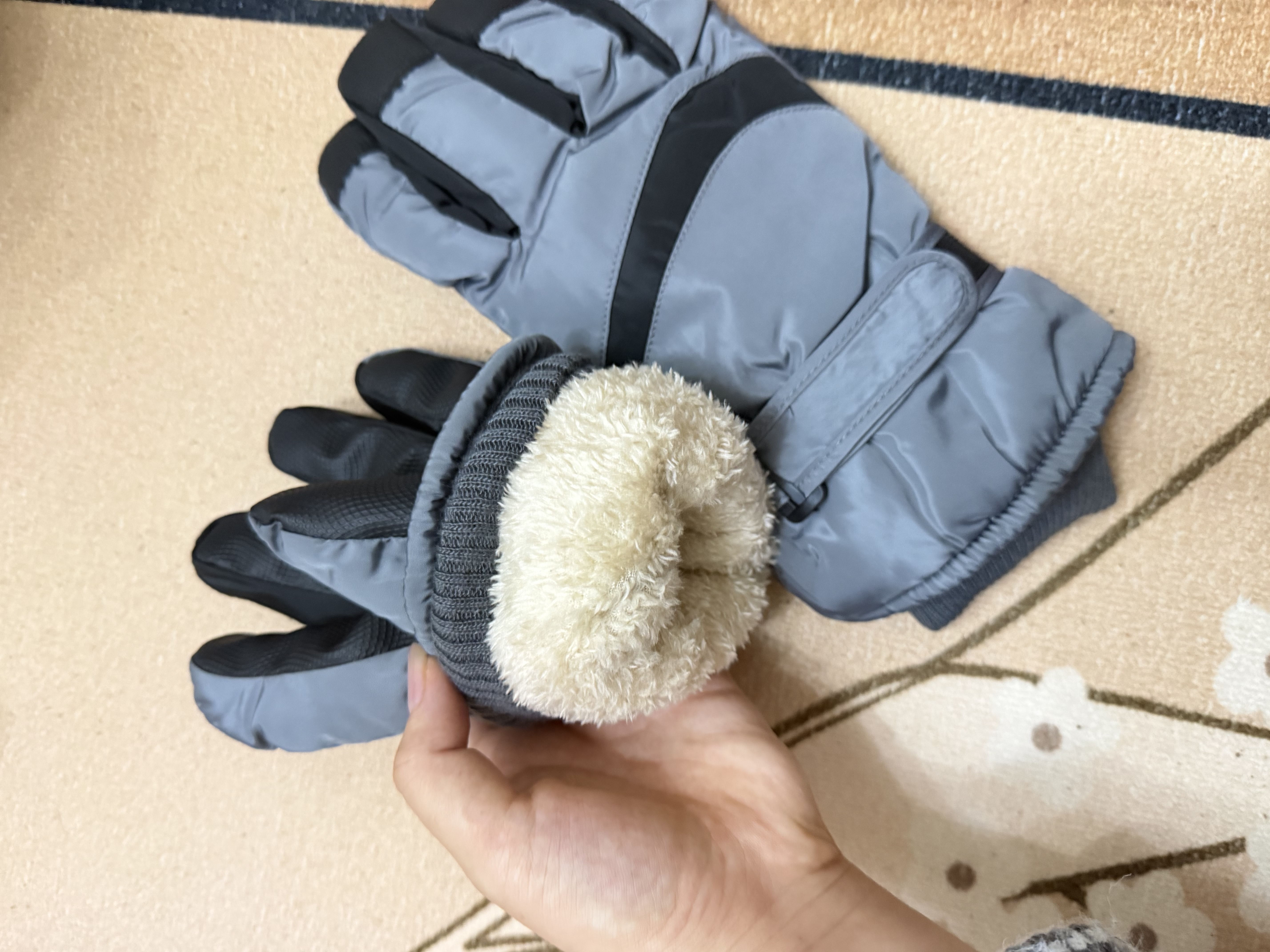 目丸保暖手套男女户外冬天骑行防寒风加绒厚触屏女防水冬季棉滑雪手套 9#深灰色 深度暖手套-男款 实拍图