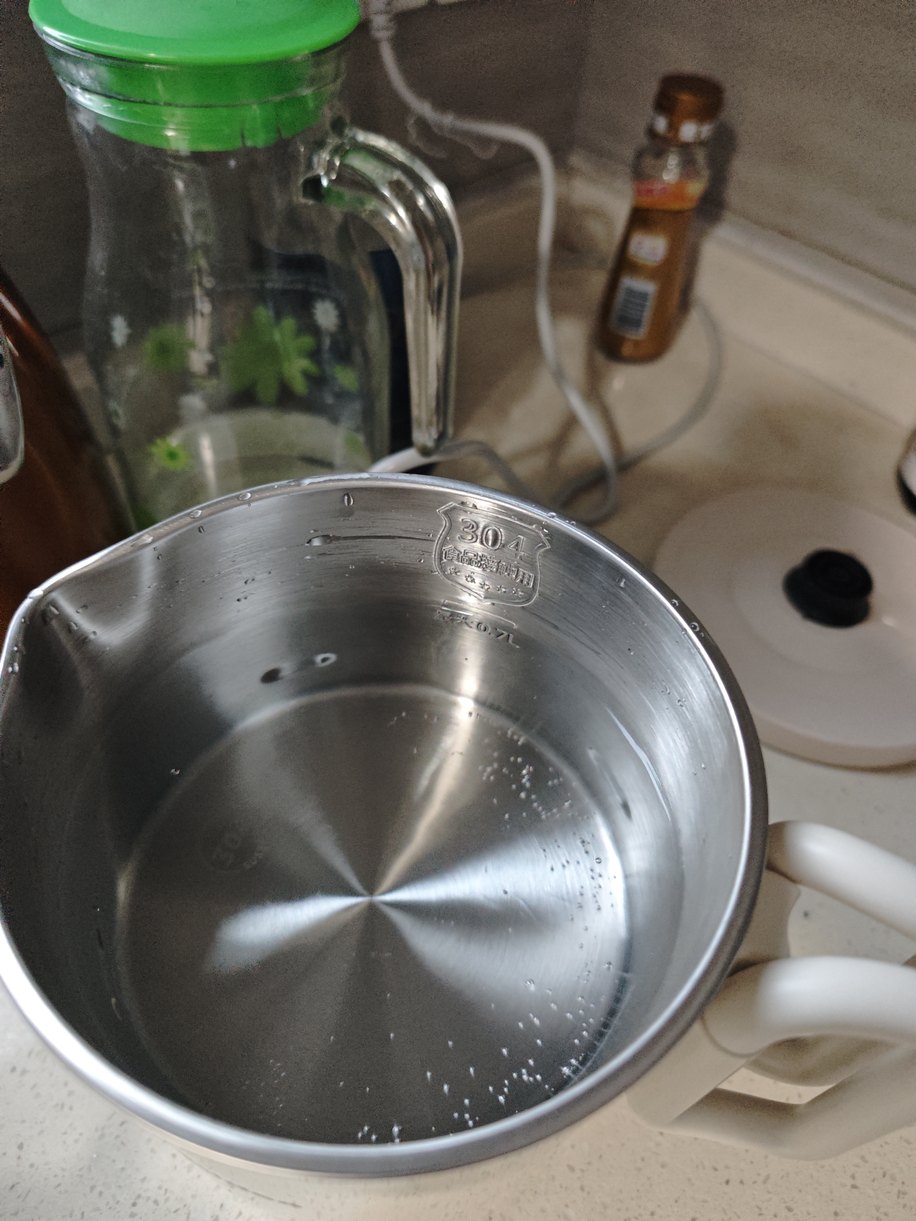 美的（Midea）第二代便携式可折叠烧水杯电热水壶差旅 保温泡面杯0.7L小容量迷你无缝内胆  SH07S104 实拍图