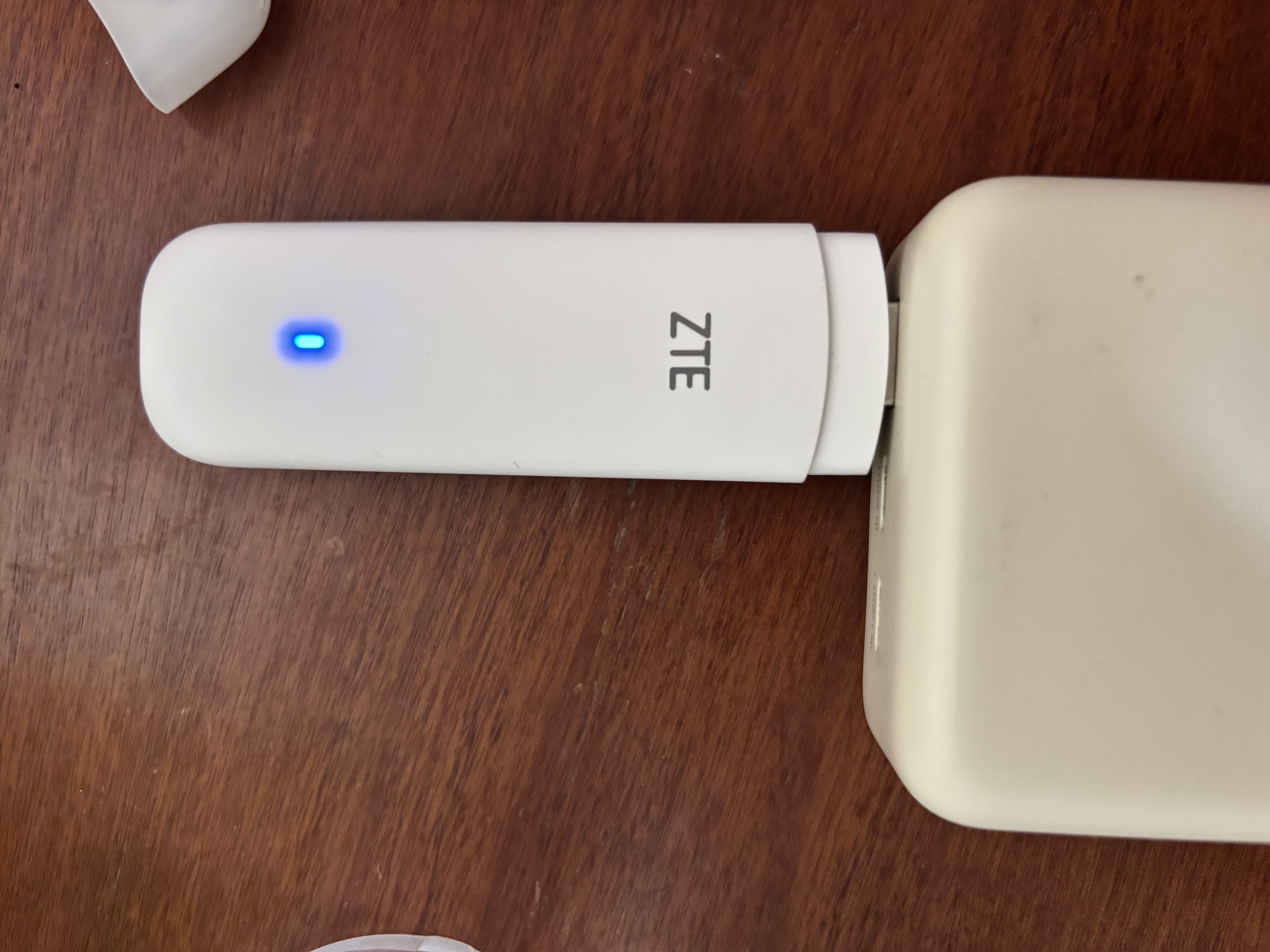 中兴（ZTE）F32随身wifi6免插卡无线上网卡支持5G/4G设备全网通路由器无限随行wi-fi车载宿舍户外流量卡托2026 实拍图