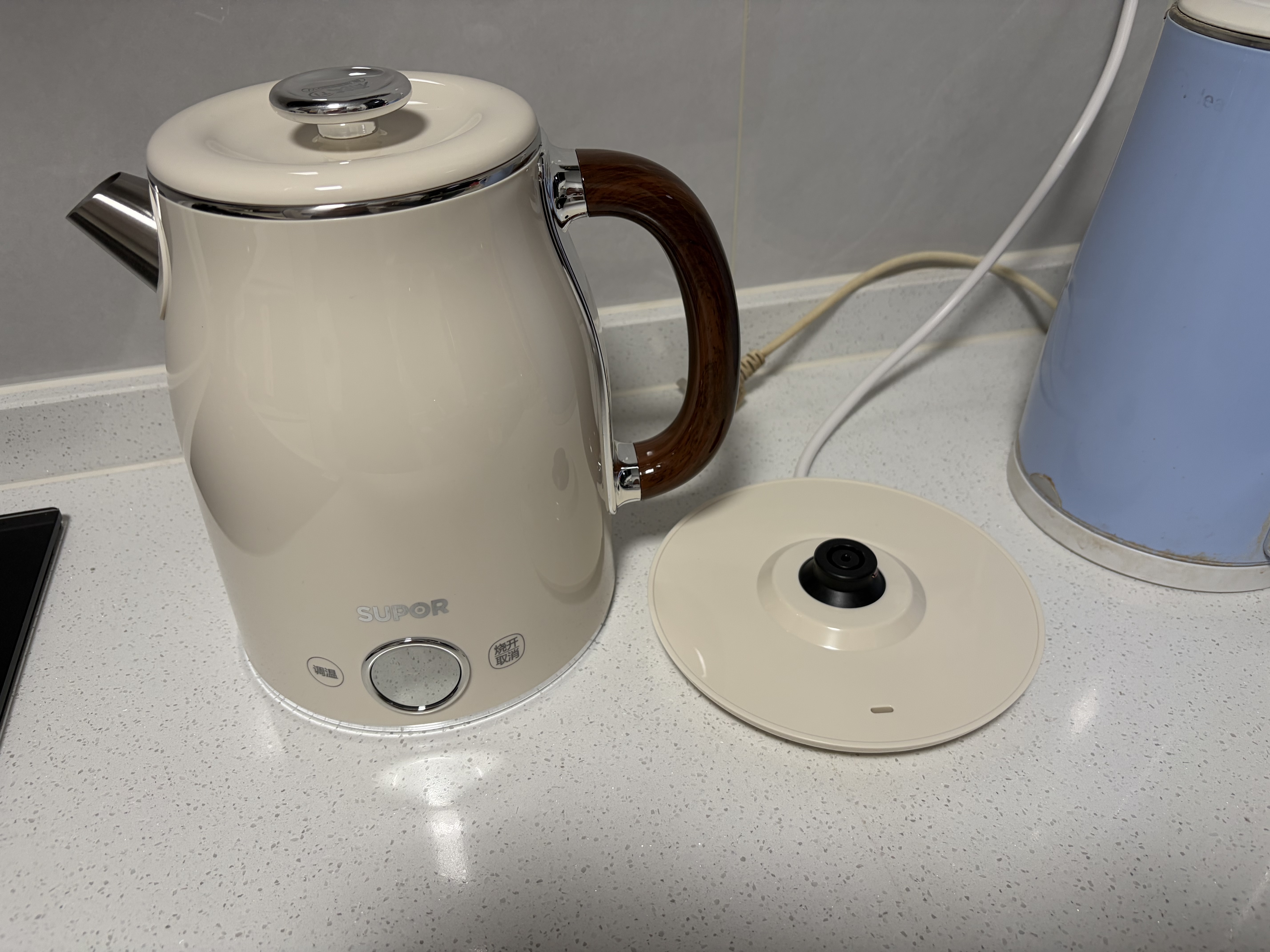 苏泊尔（SUPOR）烧水壶 电热水壶 家用有钛无缝内胆2200W速沸 2L大容量 全自动恒温调温 新款热水壶 SW-20T05D 实拍图