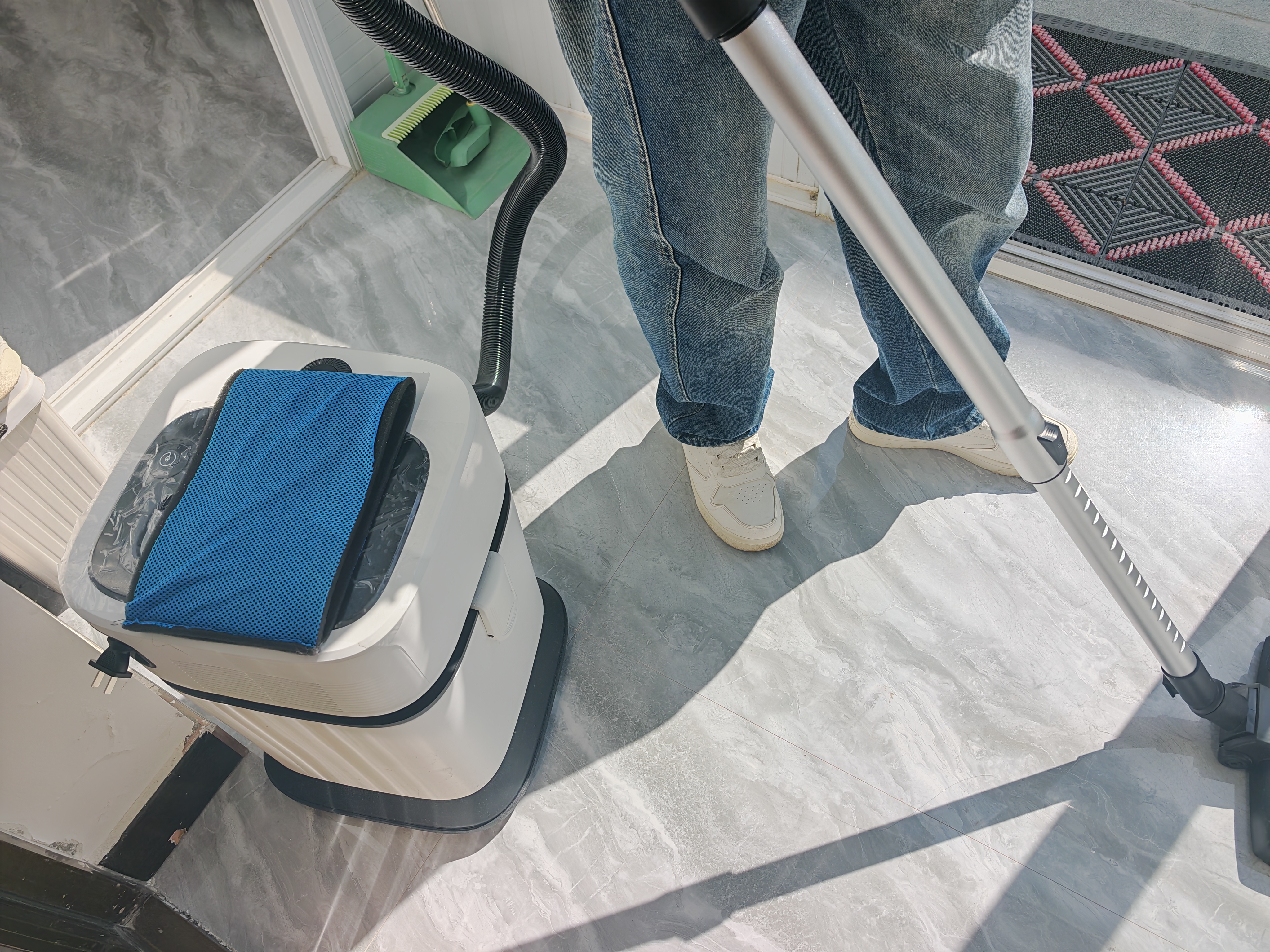 海尔（Haier）桶式吸尘器家用开荒大吸力大功率吸尘机干湿两用吸灰除尘机一键收线T818W升级无级调速 诚意好礼 实拍图