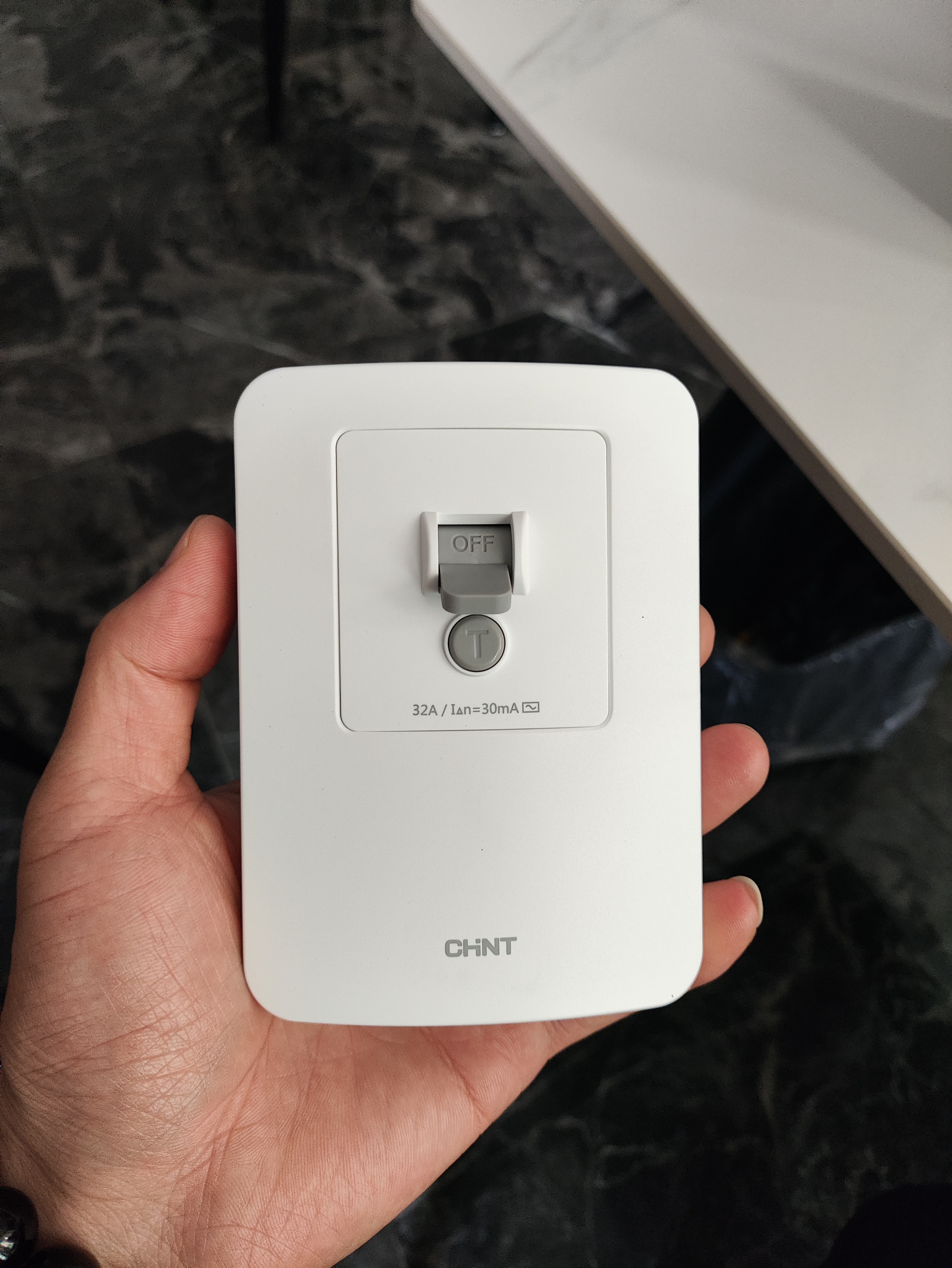 正泰（CHNT）漏电保护器空调插座家用32A 230V 固定式漏电保护开关NEG3-62020 实拍图