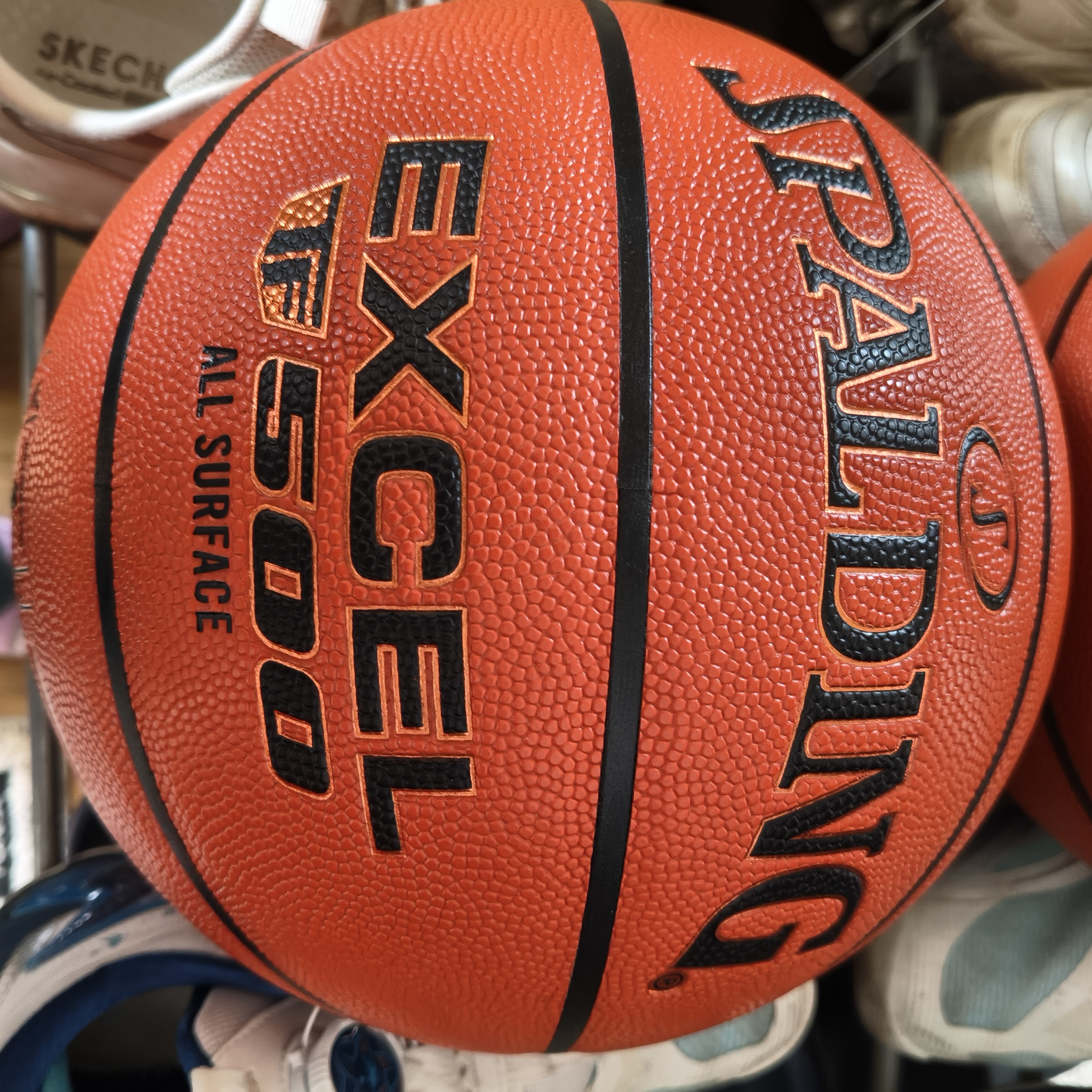 斯伯丁（SPALDING）篮球7号成人比赛TF-500星街战室内外通用吸湿PU七号篮球  76-797Y 实拍图