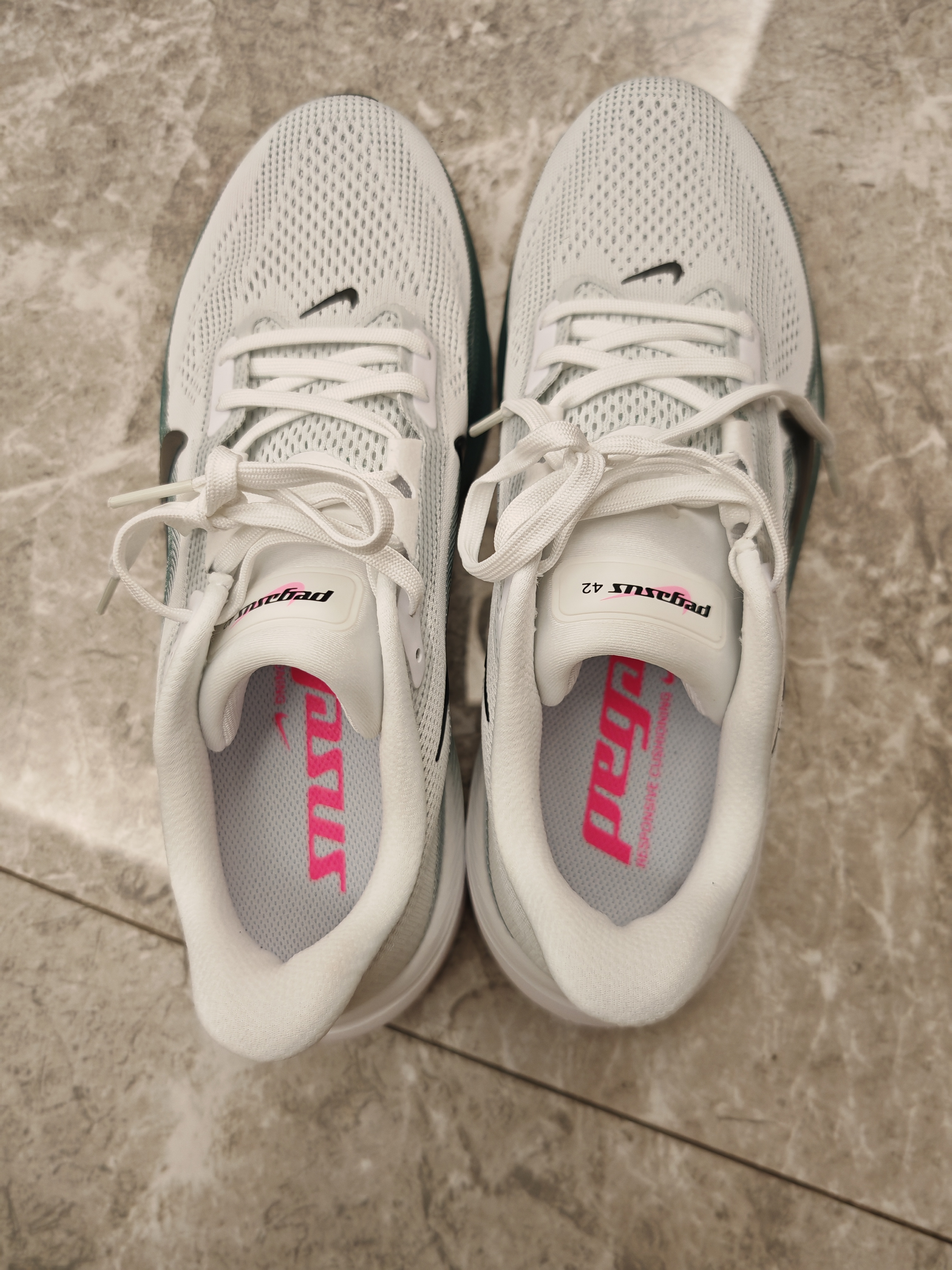 耐克NIKE男子缓震跑鞋 ZOOM PEGASUS 42飞马42跑鞋IB1873-110白41 实拍图
