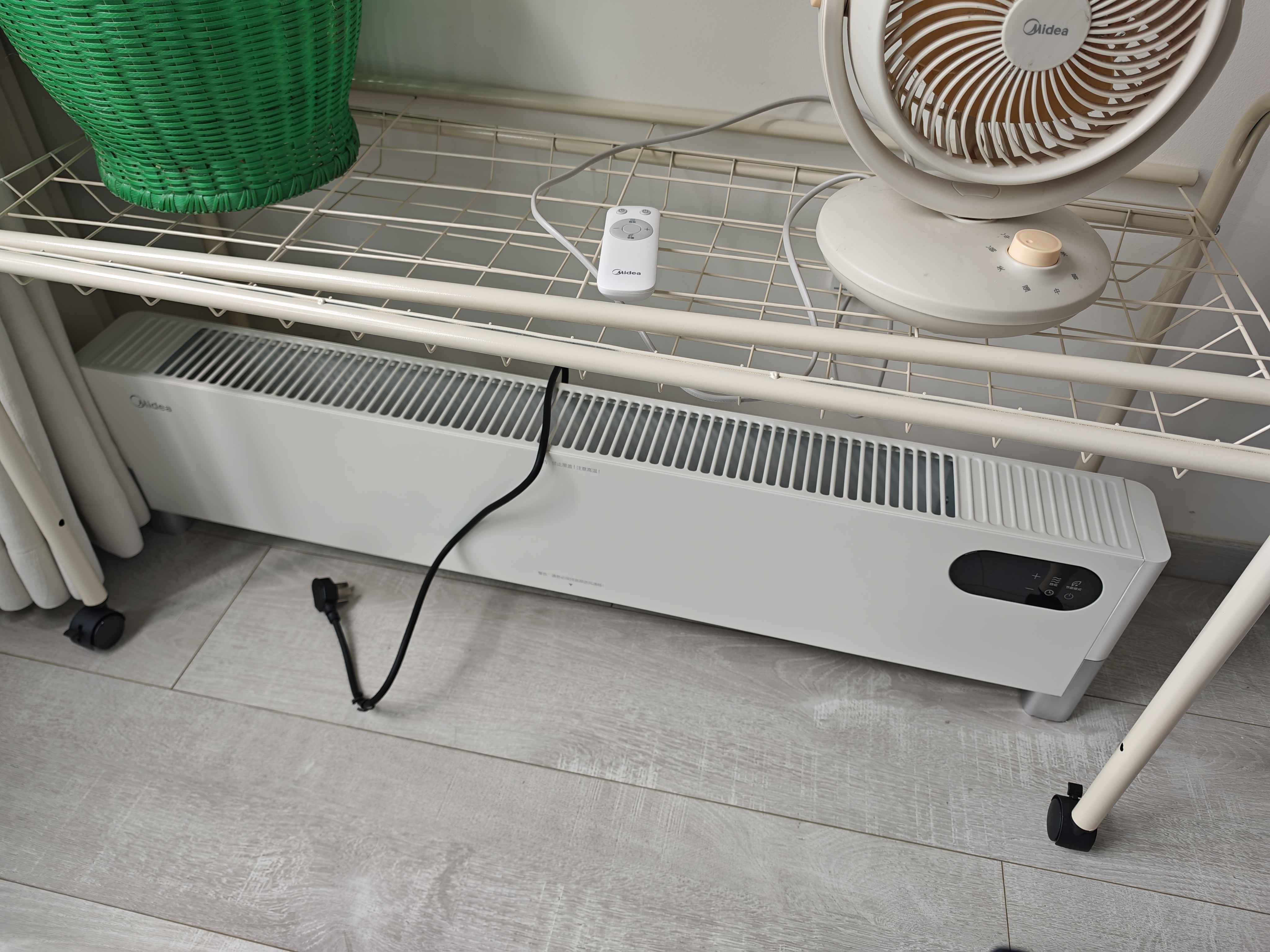美的（Midea）【全屋升温】石墨烯踢脚线取暖器/语音电热电暖器/家用暖风机/浴室电暖气/速热省电烤火炉HDT22ZK 实拍图