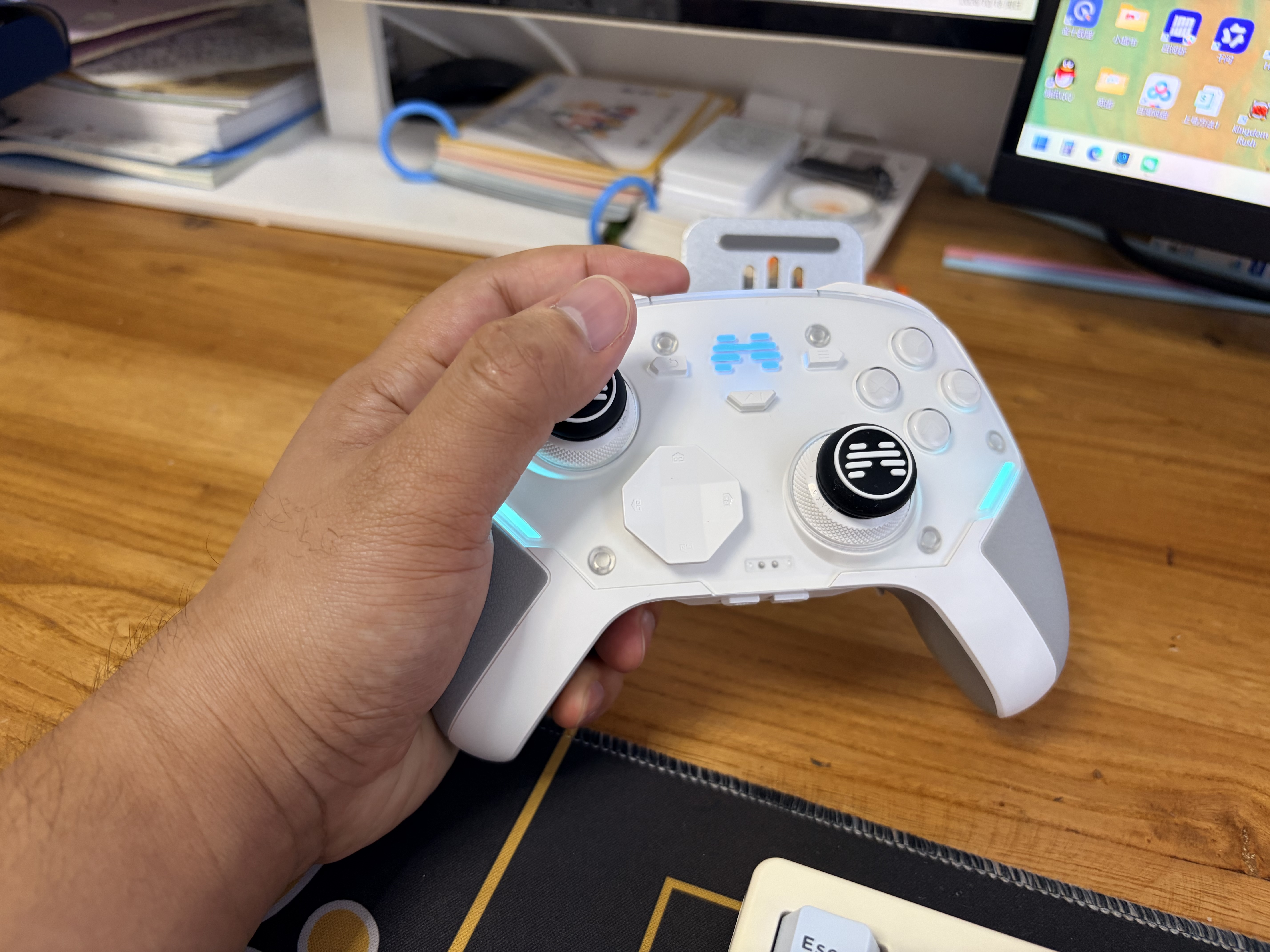 北通鲲鹏40游戏手柄AI智控无线蓝牙多模体感阻尼摇杆xbox类PC电脑手机steam光轴按键NSswitch2影之刃零 实拍图
