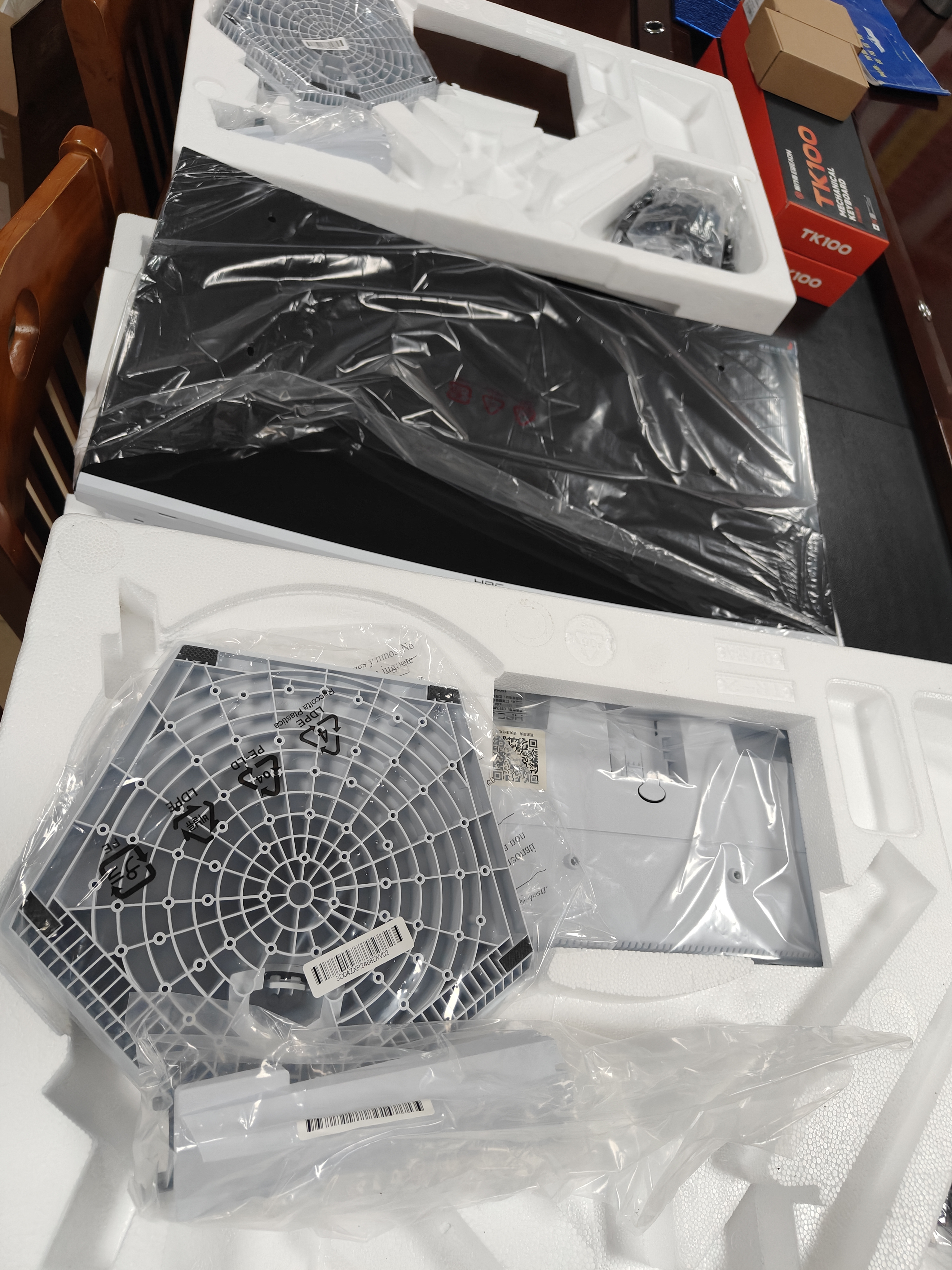HPC27英寸白色显示器144Hz 内置音响 曲面家用办公游戏电脑显示屏C27G40F 实拍图