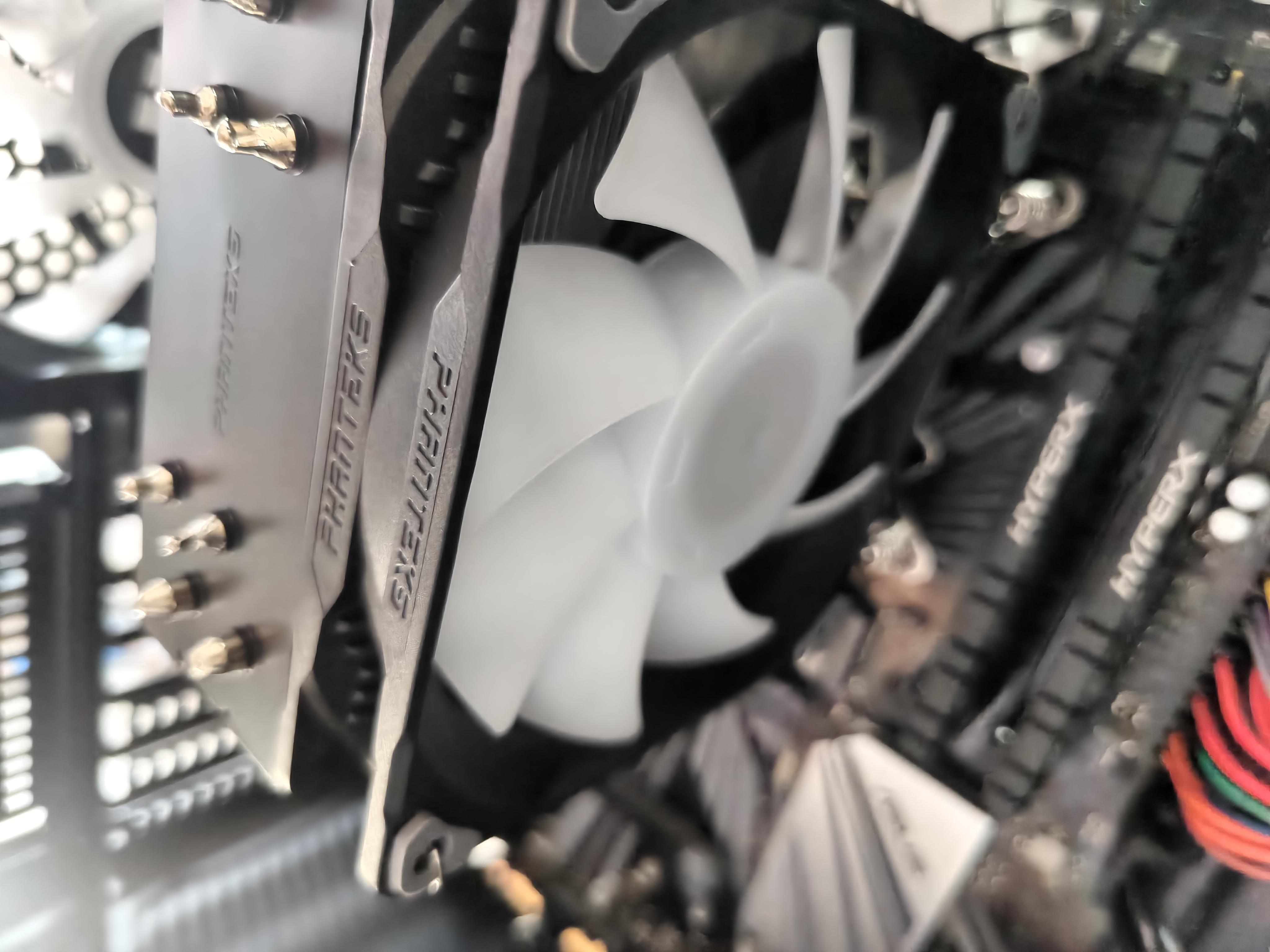 追风者（PHANTEKS）Polar伯乐S4黑单塔ARGB灯效逆重力4热管直触Intel专用CPU风冷散热器(120大风量扇/LGA1700/1851) 实拍图