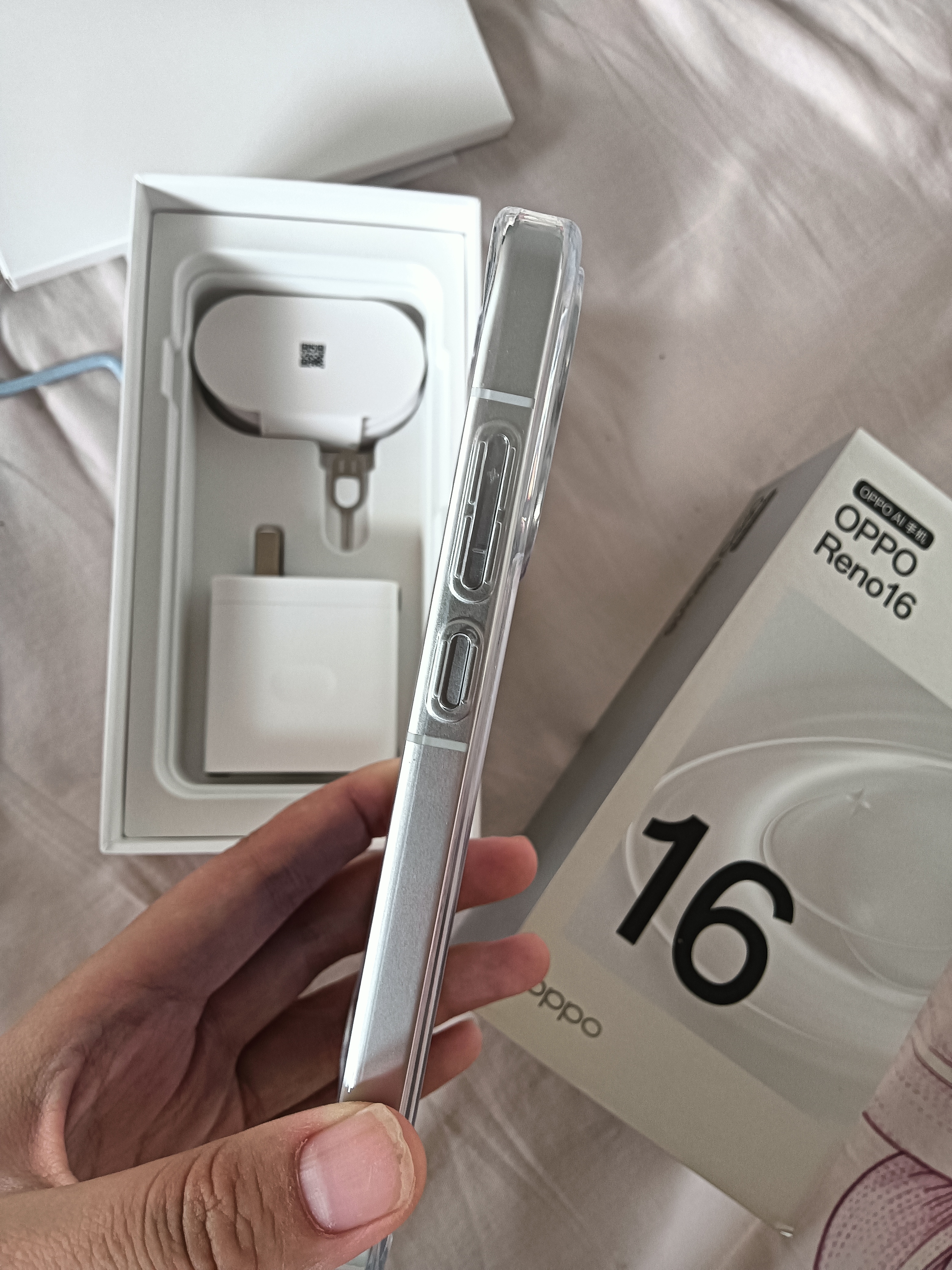 OPPO【国家补贴15%】Reno16 新品上市 opporeno16新款 oppo手机5g全网通拍照手机 reno16 实况神机 怦然星动 16+512GB 官方标配【OPPO蓝牙耳机/CCD相机】 实拍图