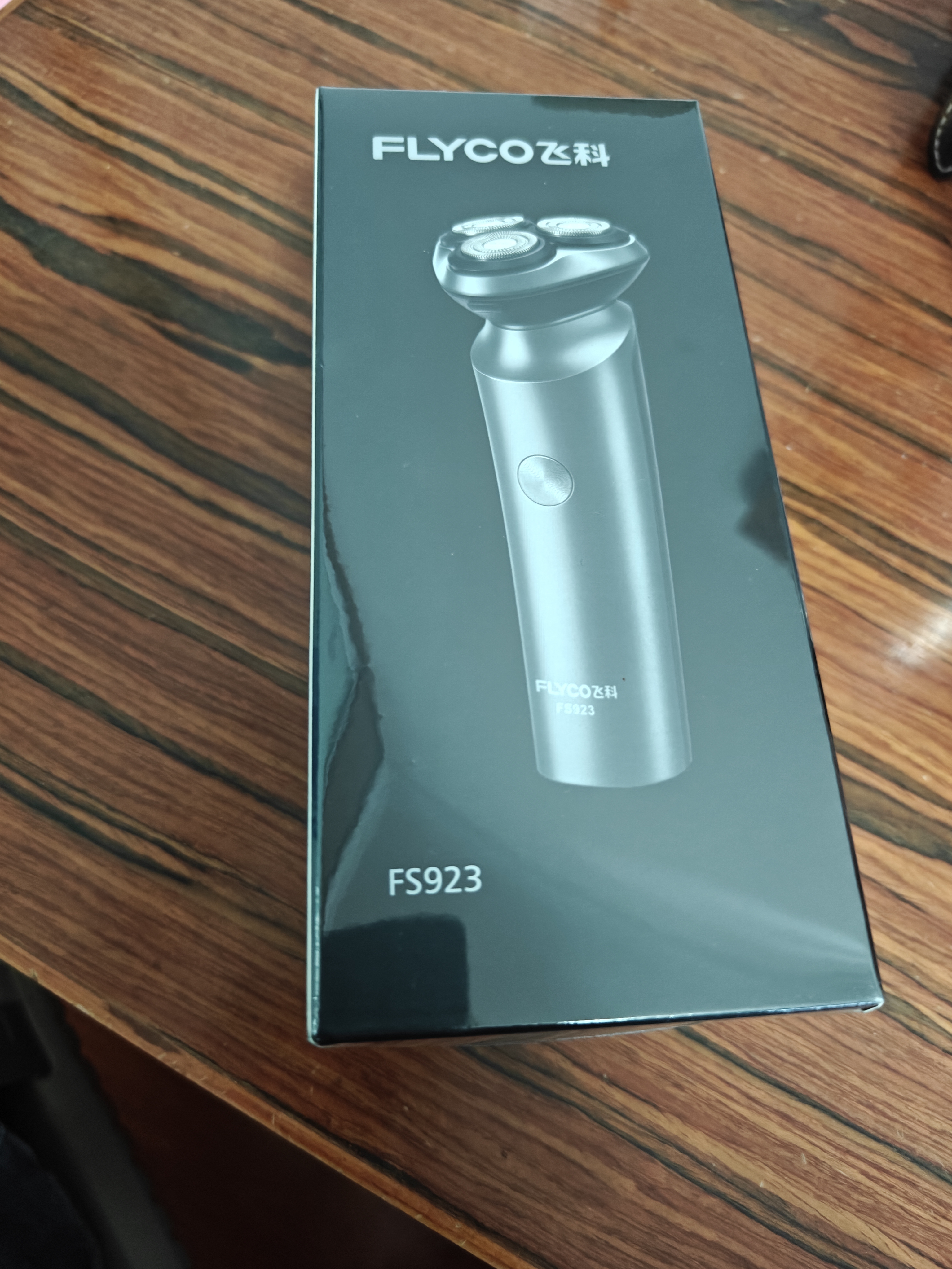 飞科（FLYCO）男士智能剃须刀旋转式电动刮胡刀剃胡须刀全身水洗三刀头生日节日礼物送男生朋友送父亲爸爸FS923 实拍图