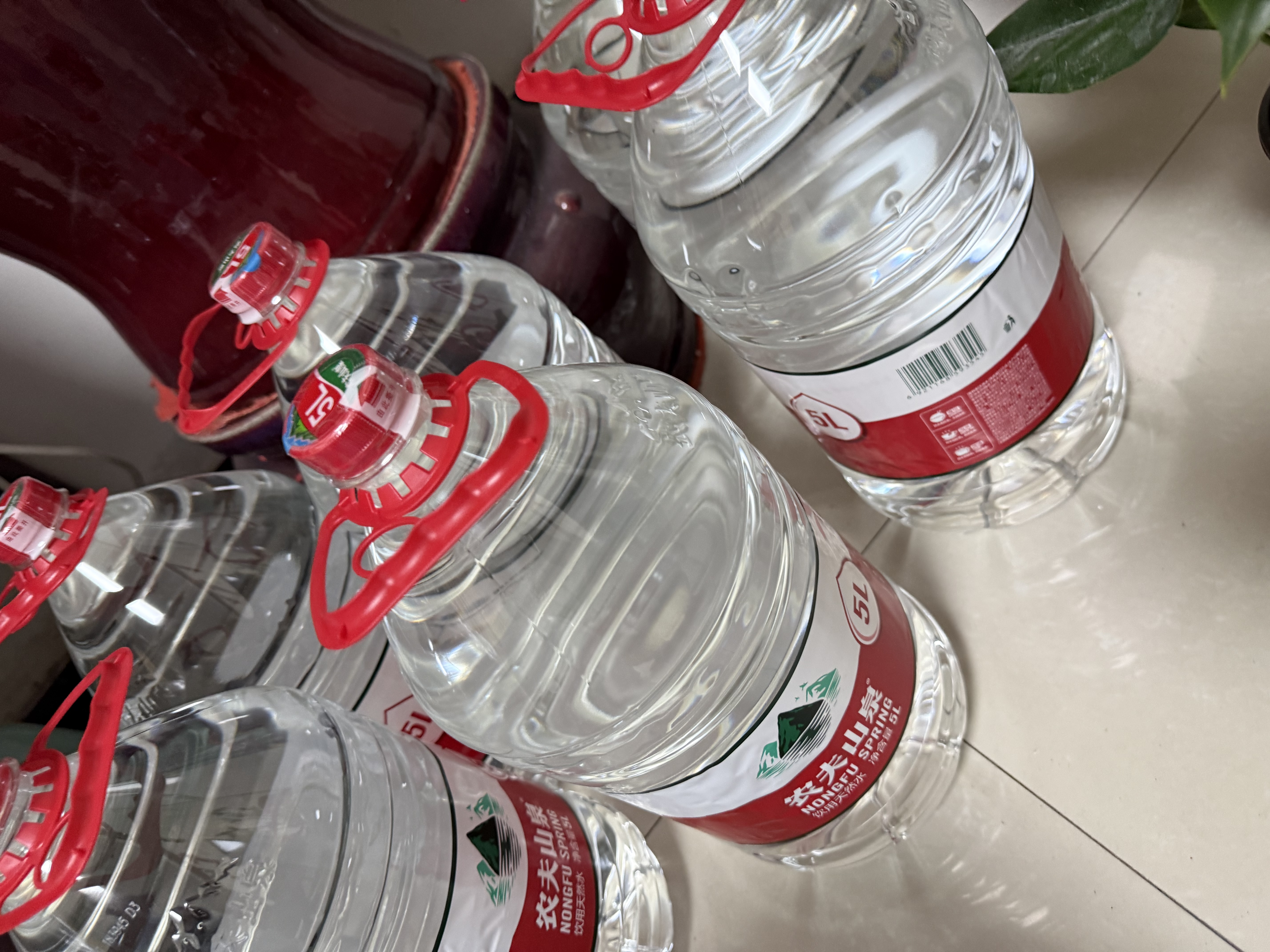 农夫山泉饮用水 饮用天然水5L*4桶 整箱装 桶装水塑膜随机包装 实拍图