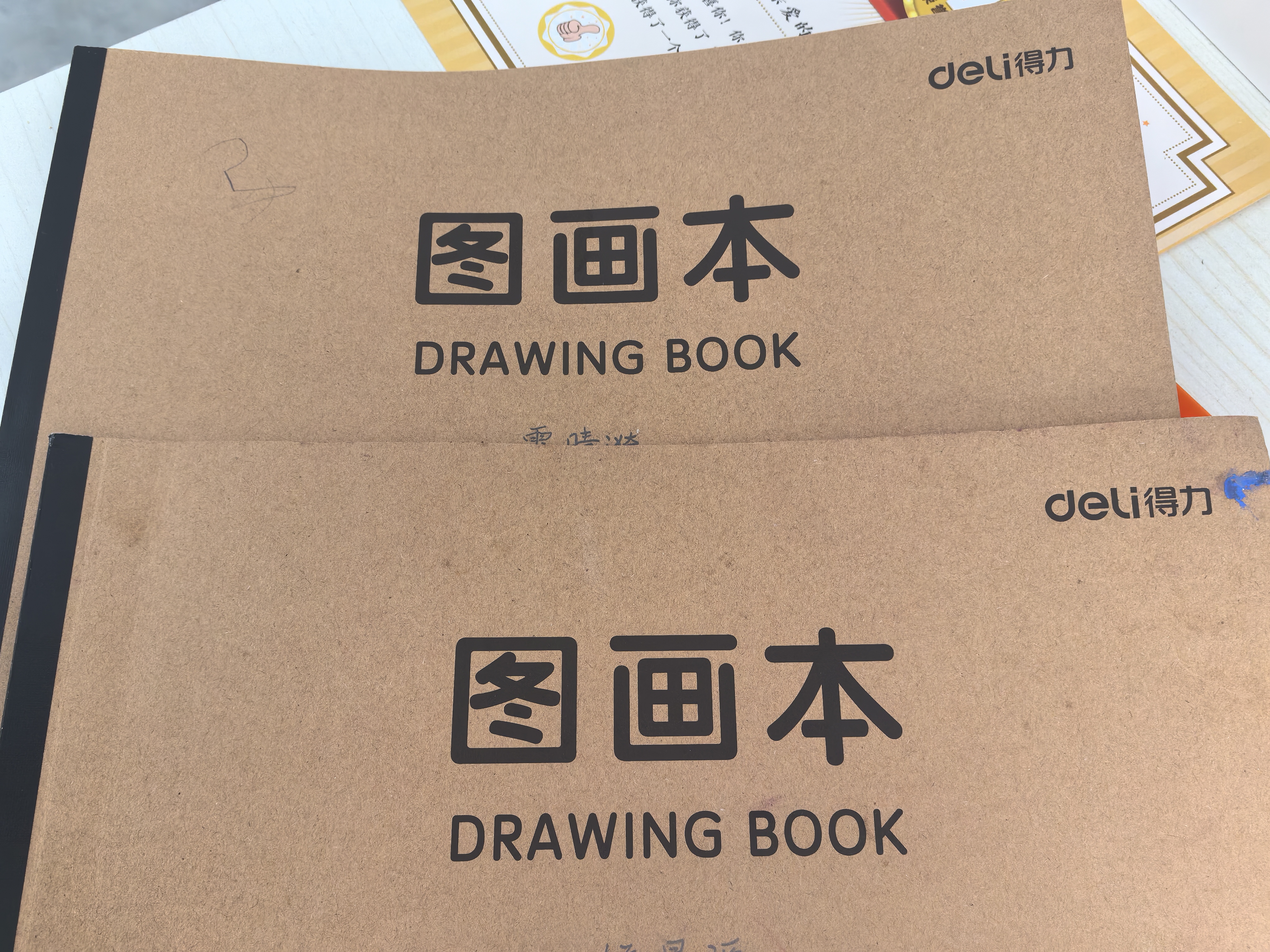 得力（deli）10本装200张A4胶装牛皮图画本单本20页幼儿园小学生美术绘画本画画本儿童涂鸦本学生开学文具 实拍图