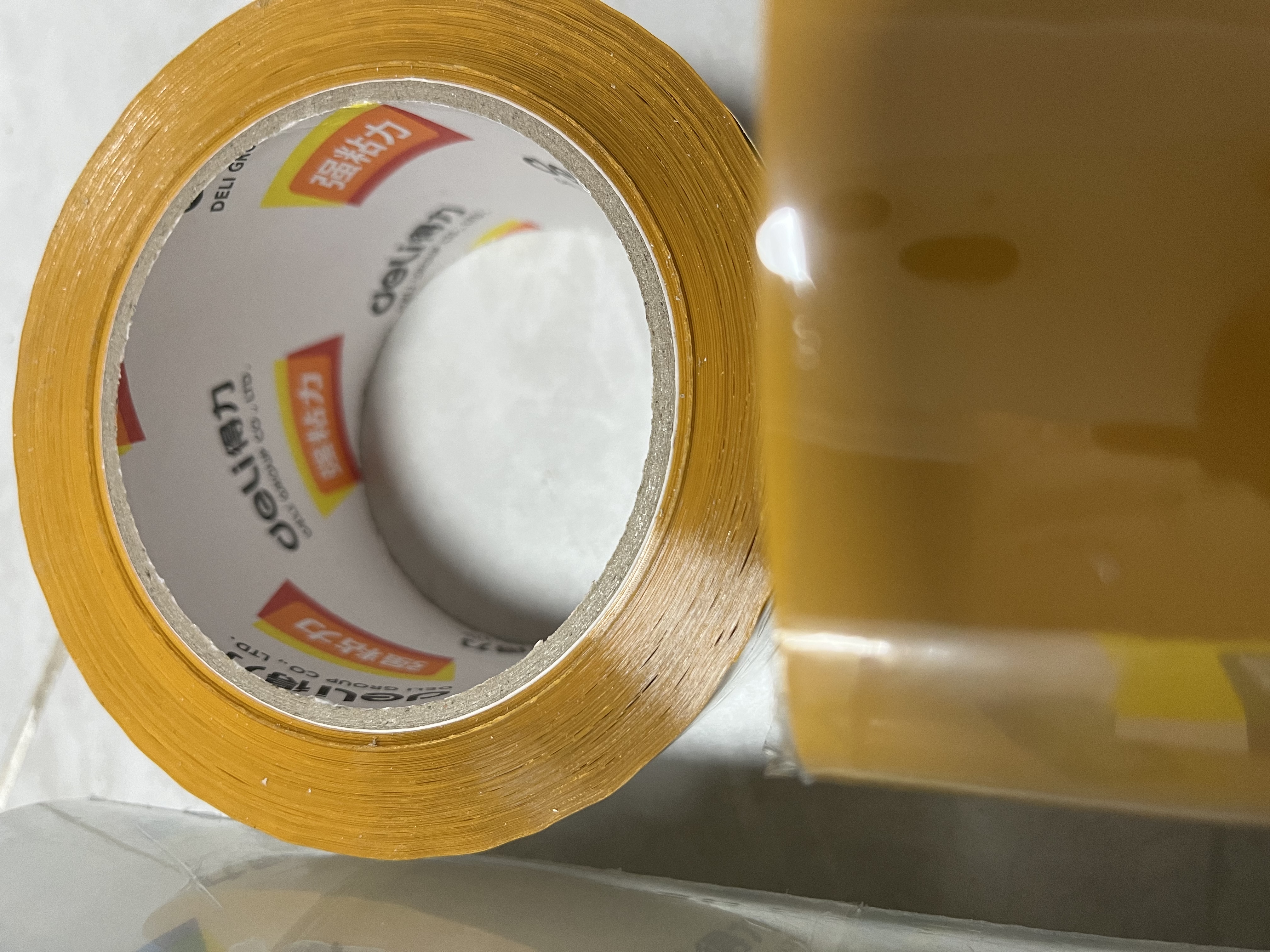 得力（deli）高品质米黄色封箱胶带打包宽胶带 60mm*100y*50μm(91.4m/卷) 6卷装 办公用品 30359 实拍图