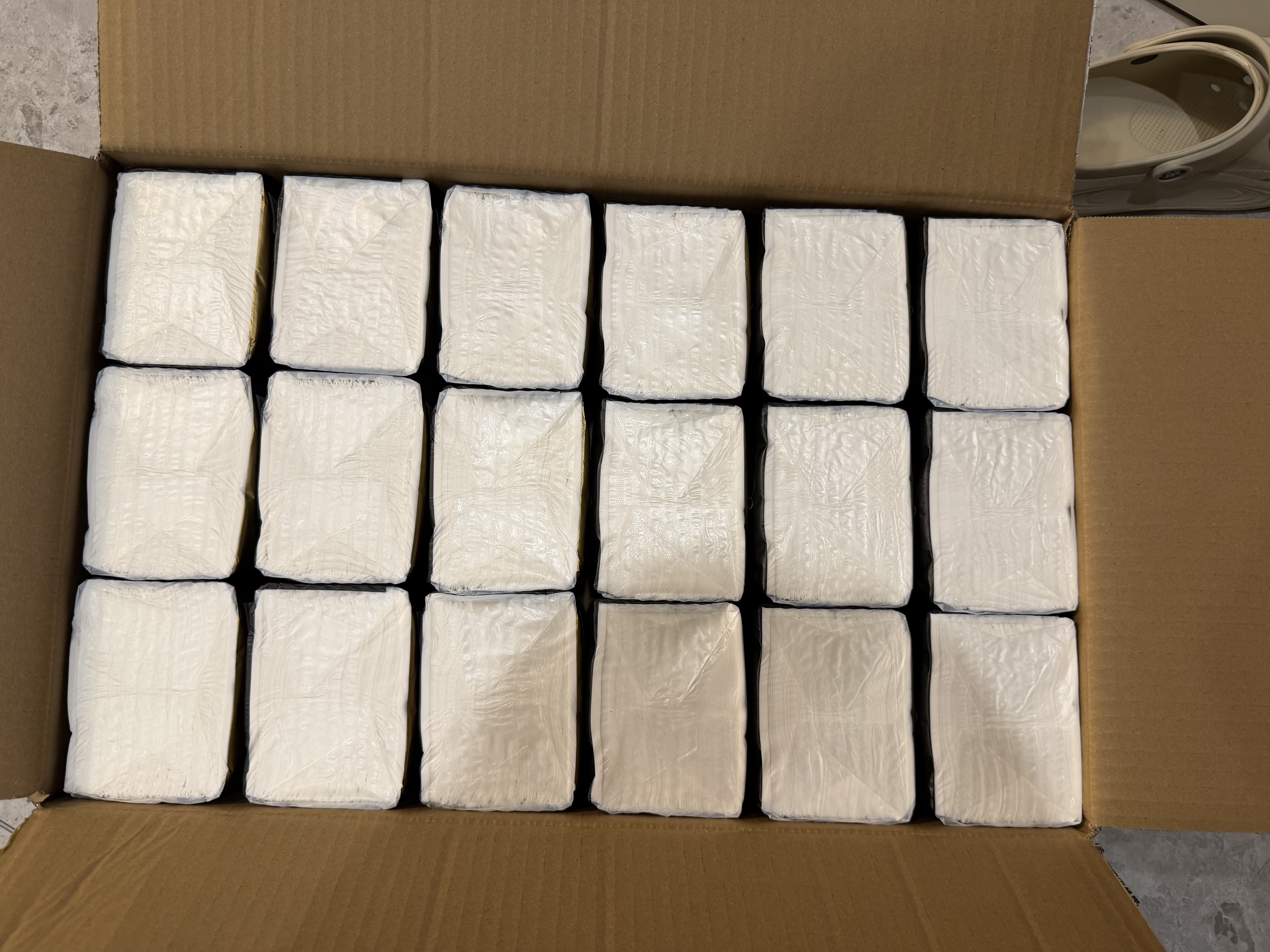 洁柔抽纸 黑Face3层150抽*18包 古龙香水味 大规格M码亲肤可湿水 整箱 实拍图