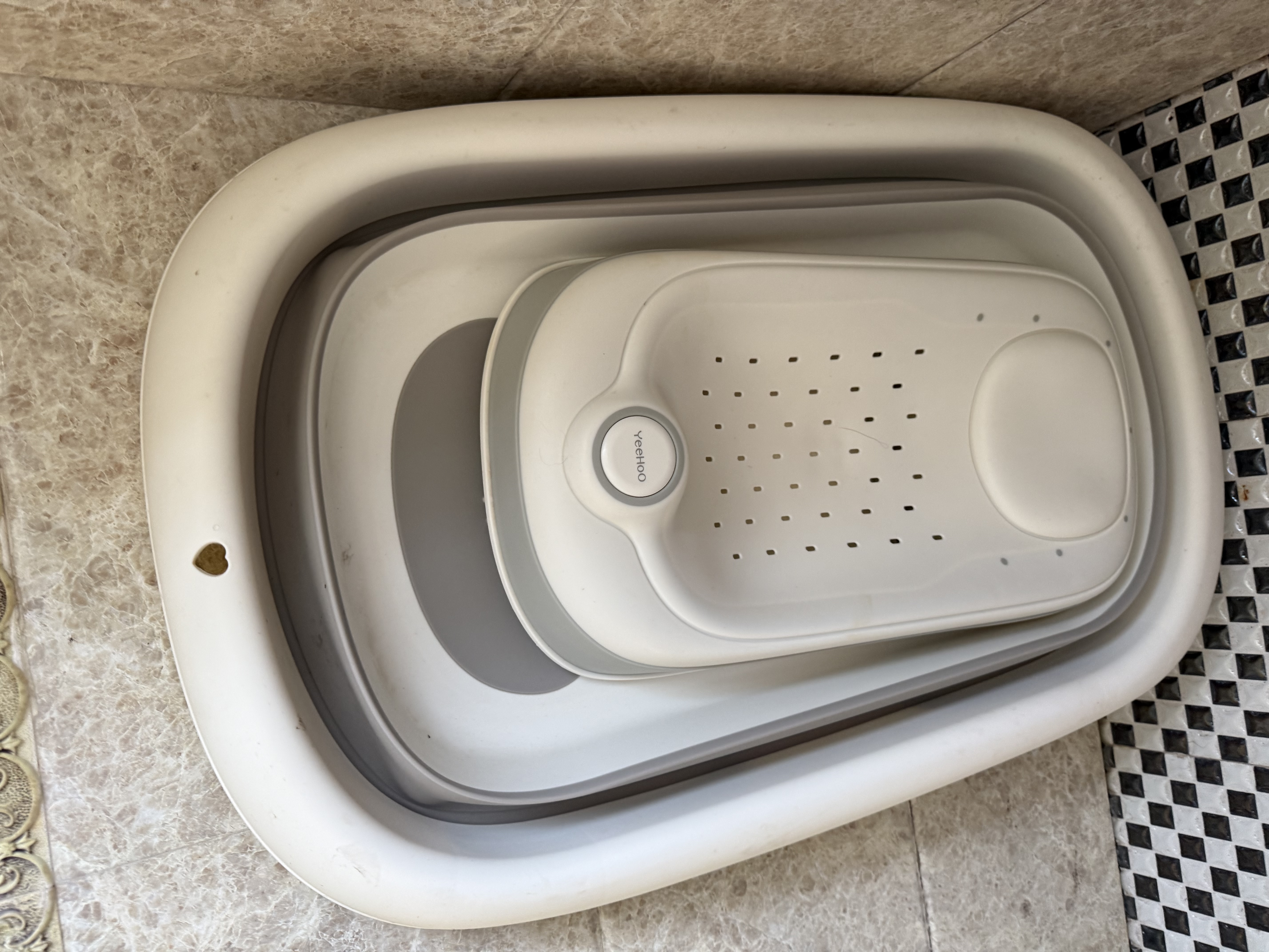 iuu婴儿洗澡盆 可折叠宝宝浴盆大号 洗澡神器躺托浴架新生儿童用品 【北欧灰】单盆 材质：FDA食品级材质检测认证 实拍图