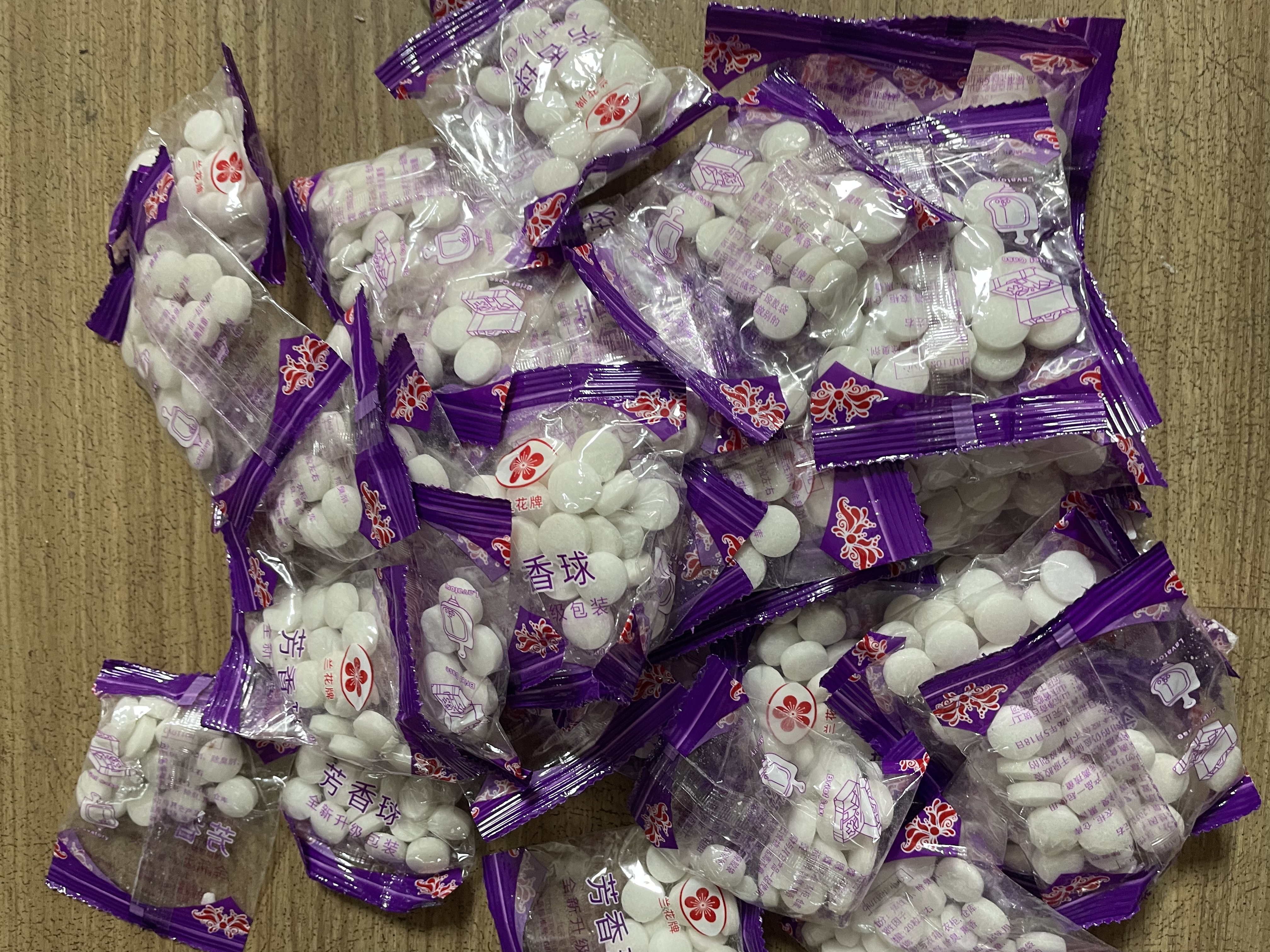 【5元200粒】樟脑丸衣柜防霉防蛀虫去湿防潮除味驱家用防蟑螂球 亏本处理：【50袋】1000颗 实拍图