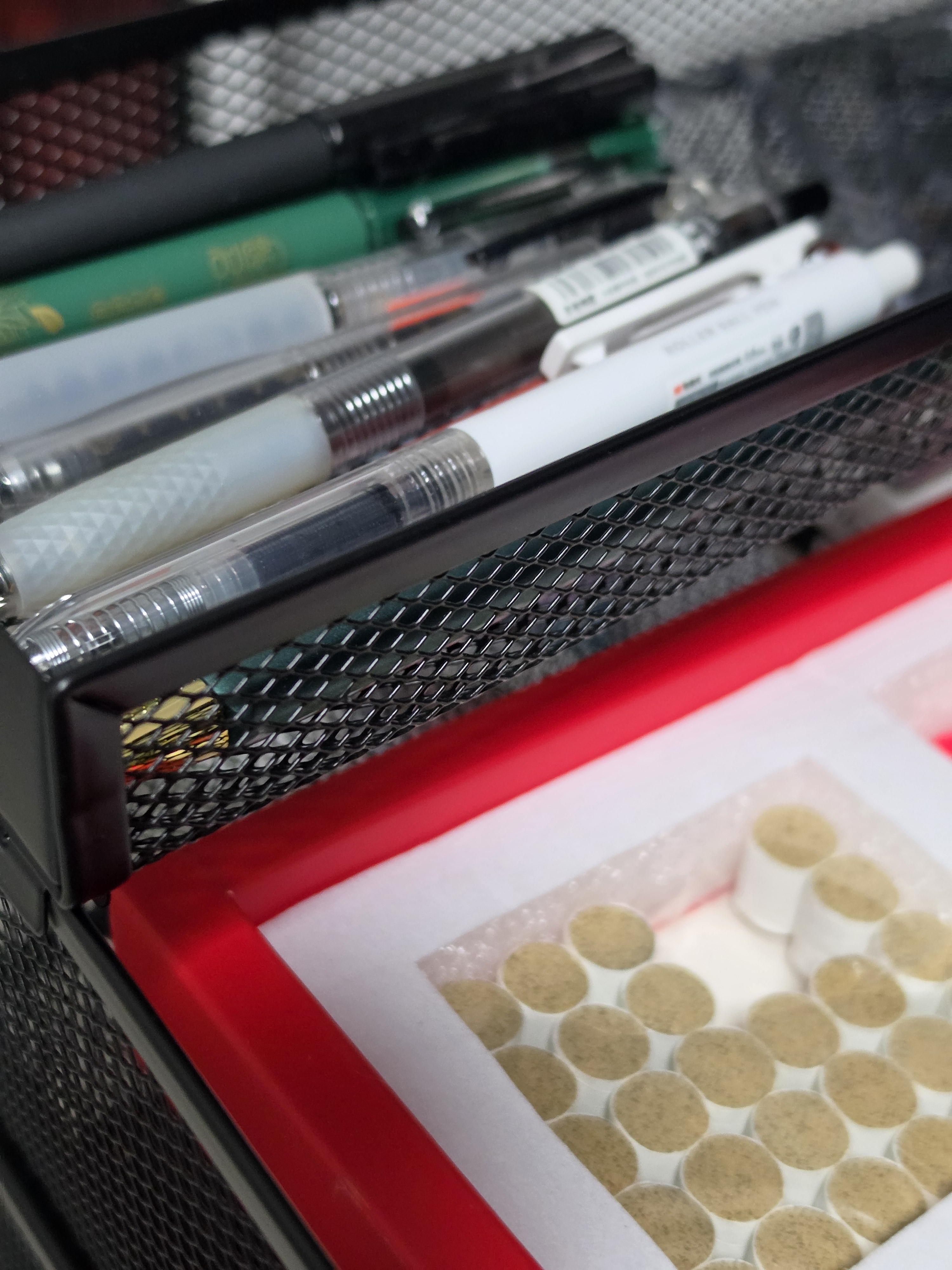 得力(deli)开学必备用品0.5mm黑色中性笔水笔签字笔 金属质感软胶握手12支/盒高考考试 实拍图