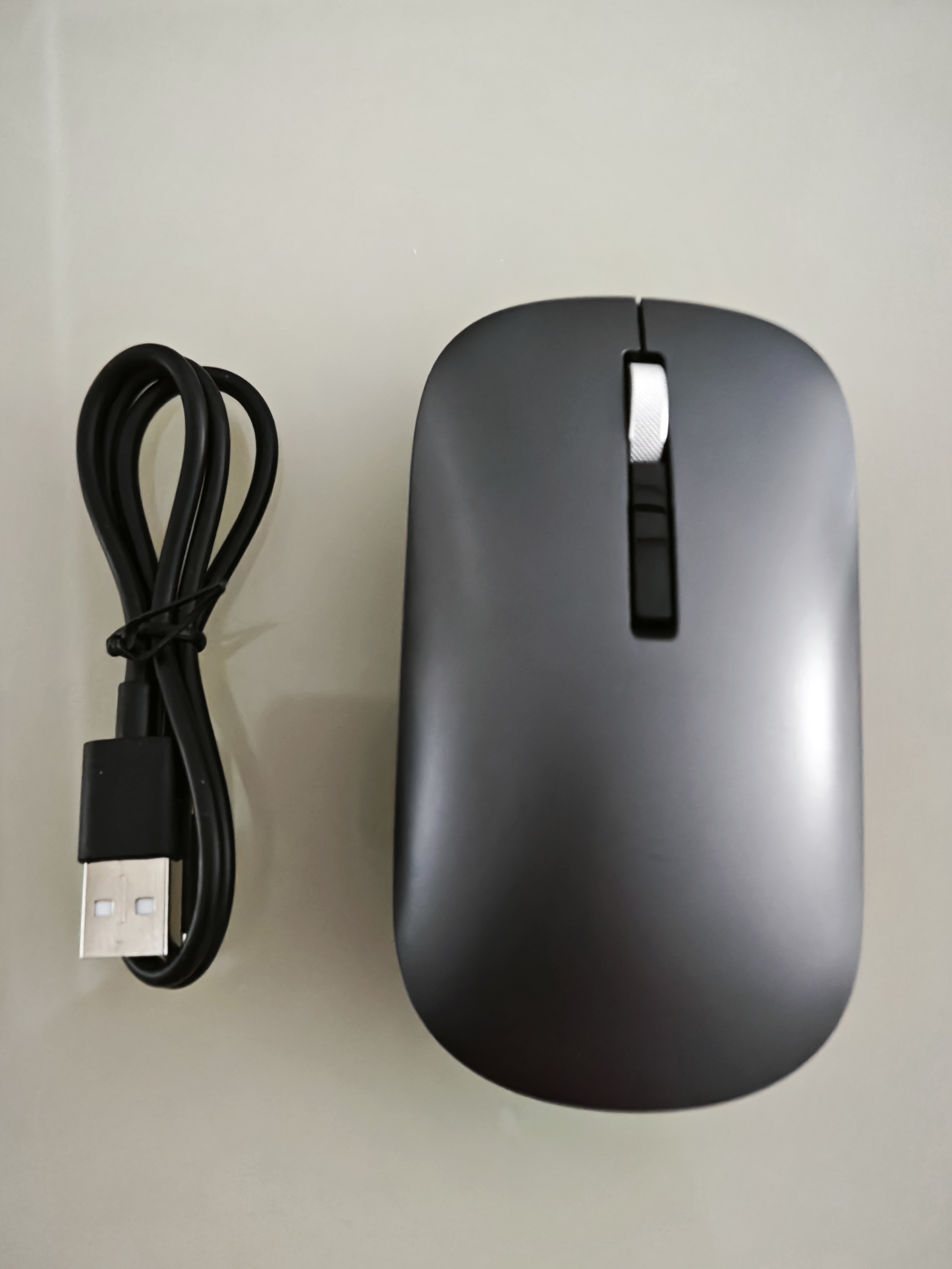 联想（Lenovo）无线蓝牙双模鼠标 充电鼠标 轻音按键 轻薄便携商务办公鼠标 适用笔记本电脑平板 Air1枪灰 实拍图