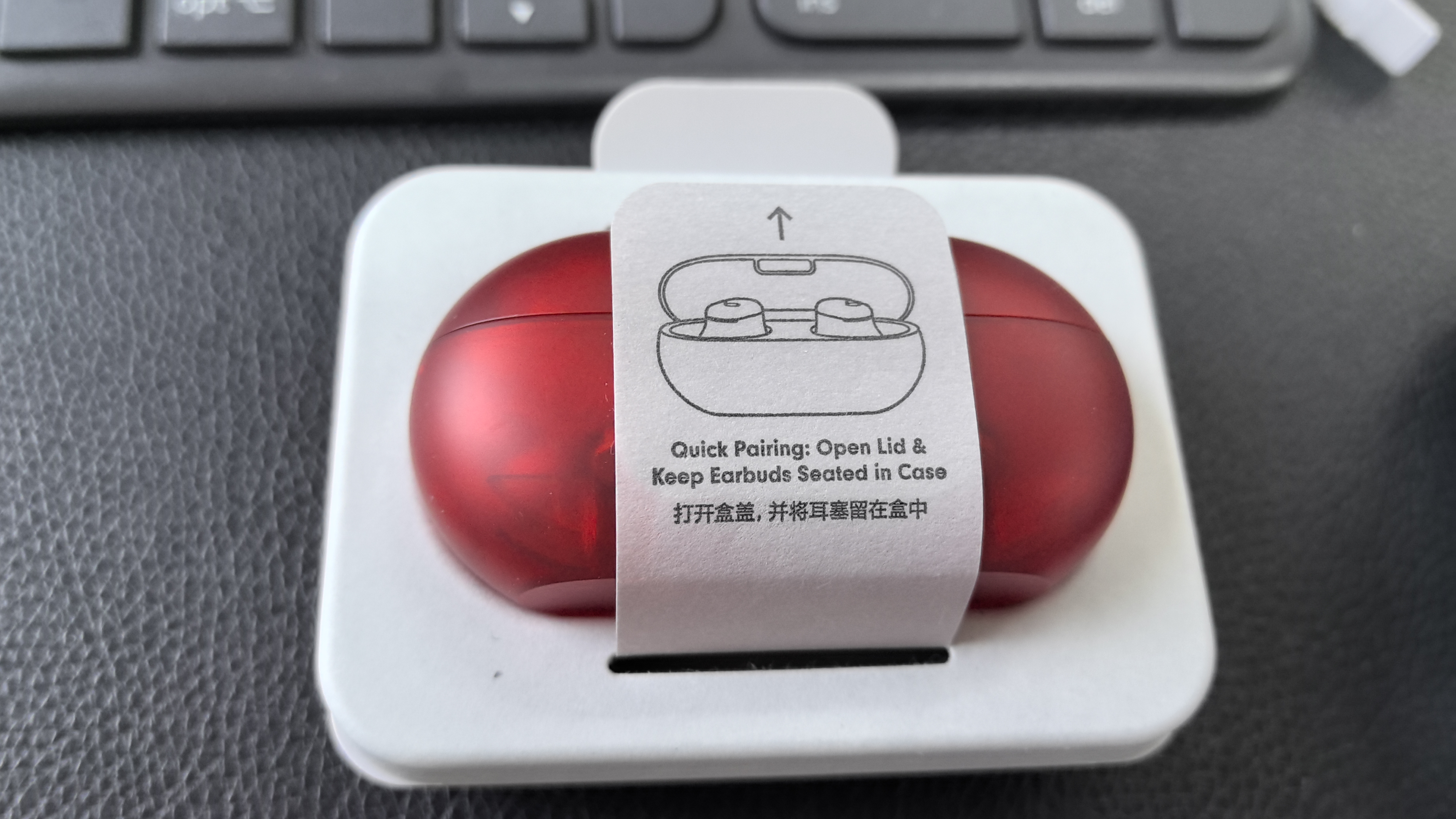 beats Solo Buds 真无线蓝牙耳机 入耳式 兼容苹果安卓系统 晶透红 实拍图