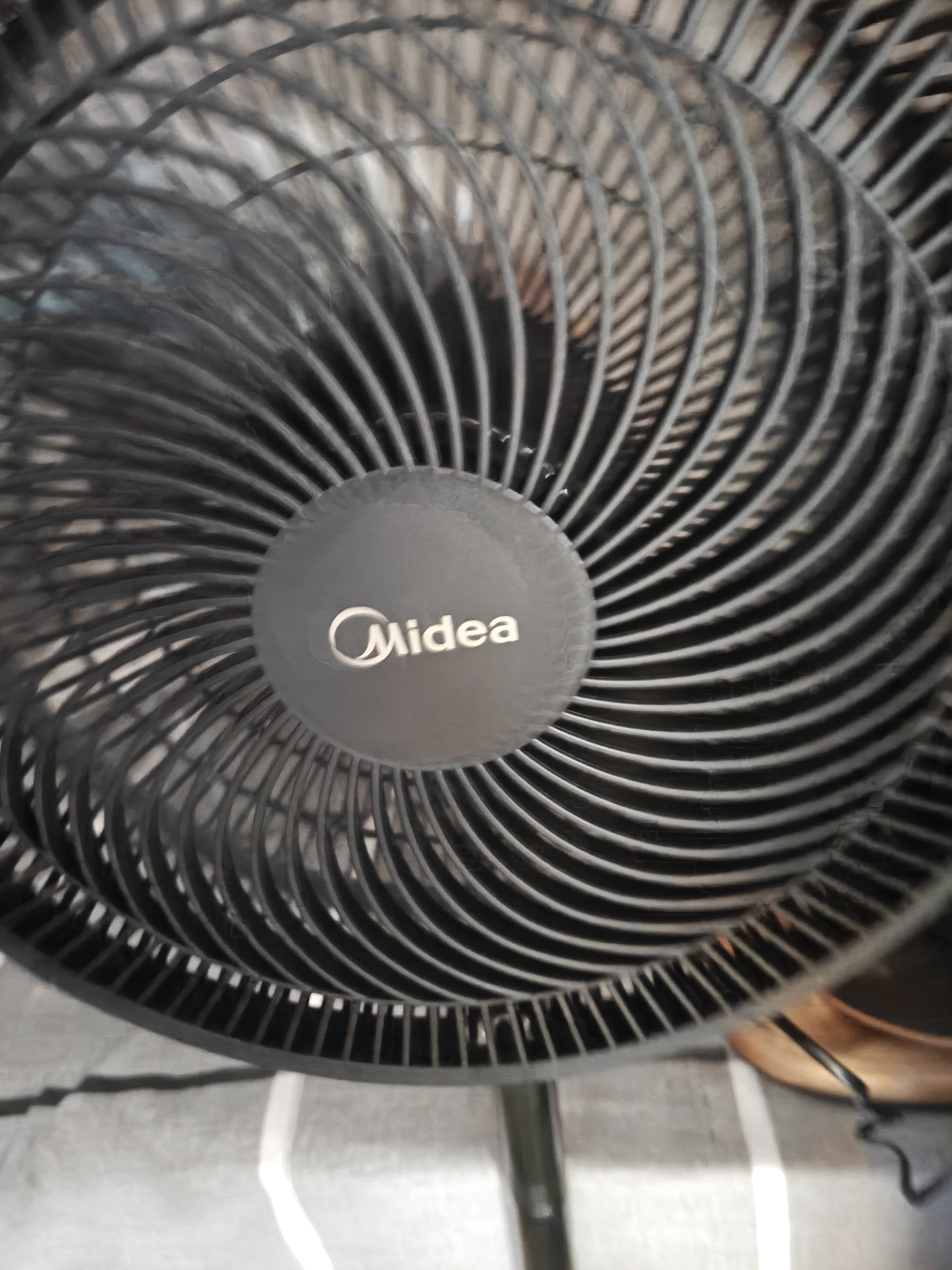 美的（Midea）【超级单品】七叶轻音立式电风扇家用柔风落地扇台式桌面小型风扇大风量节能摇头宿舍电扇 SAF30AB 实拍图