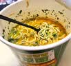 白象方便面 香菜面香辣牛肉味111g*12桶泡面整箱装 速食夜宵 实拍图