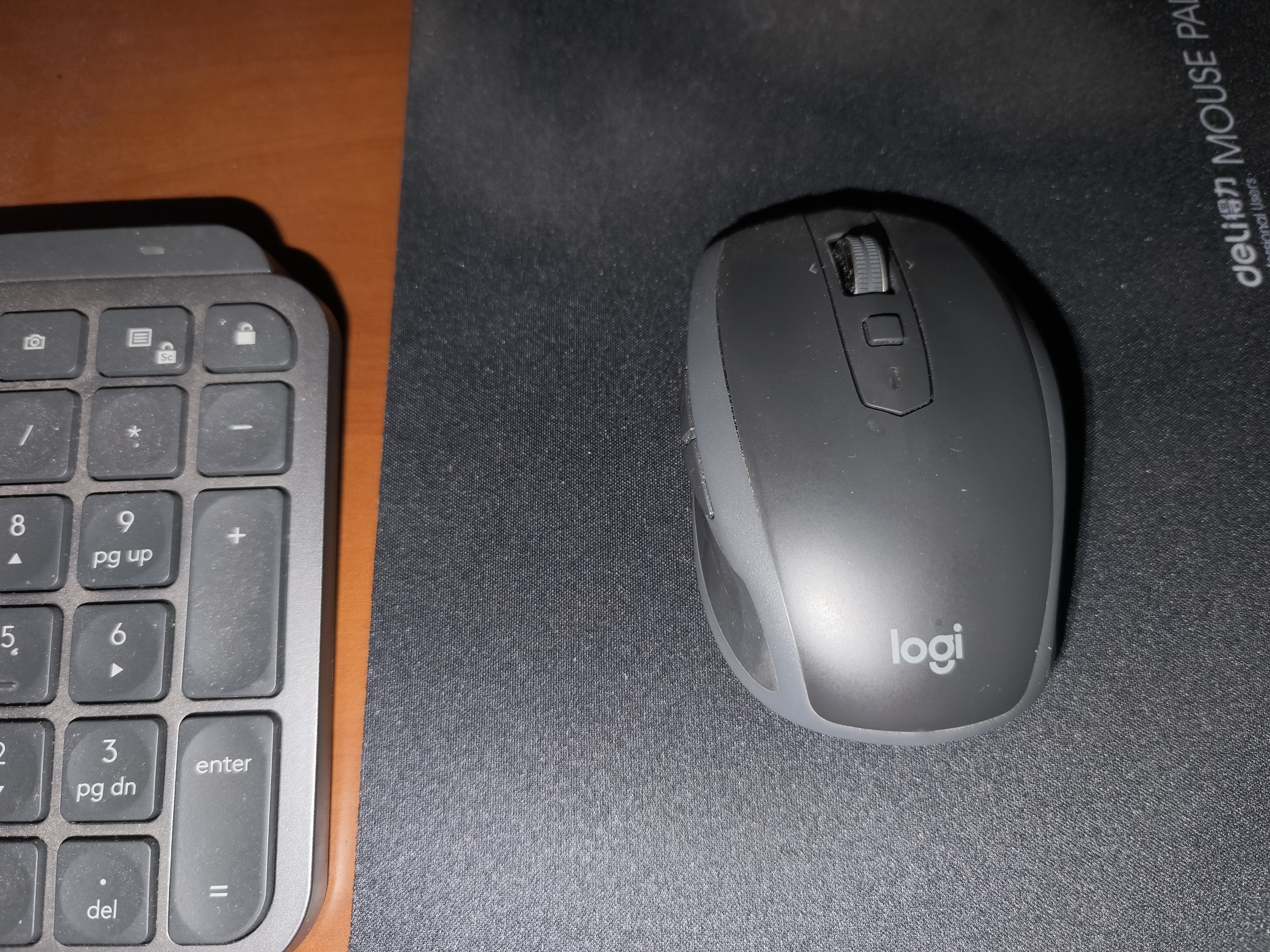 罗技（Logitech）大师系列 MX Anywhere 2S 无线鼠标 蓝牙鼠标 便携办公 多设备切换 玻璃可用 黑色 实拍图