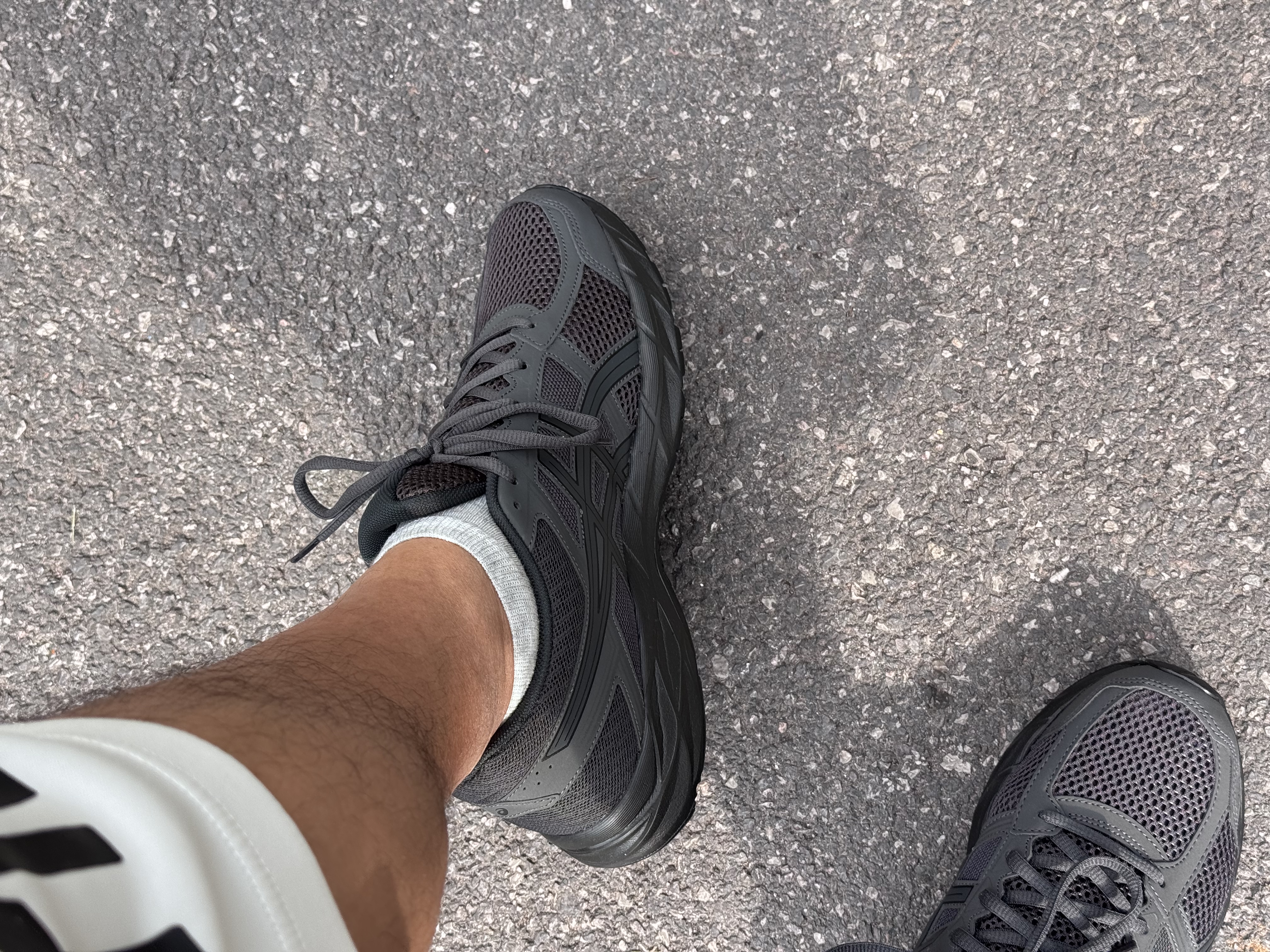 亚瑟士ASICS男鞋透气跑鞋运动鞋缓震舒适跑步鞋 GEL-CONTEND 4 黑色/黑色 44 实拍图