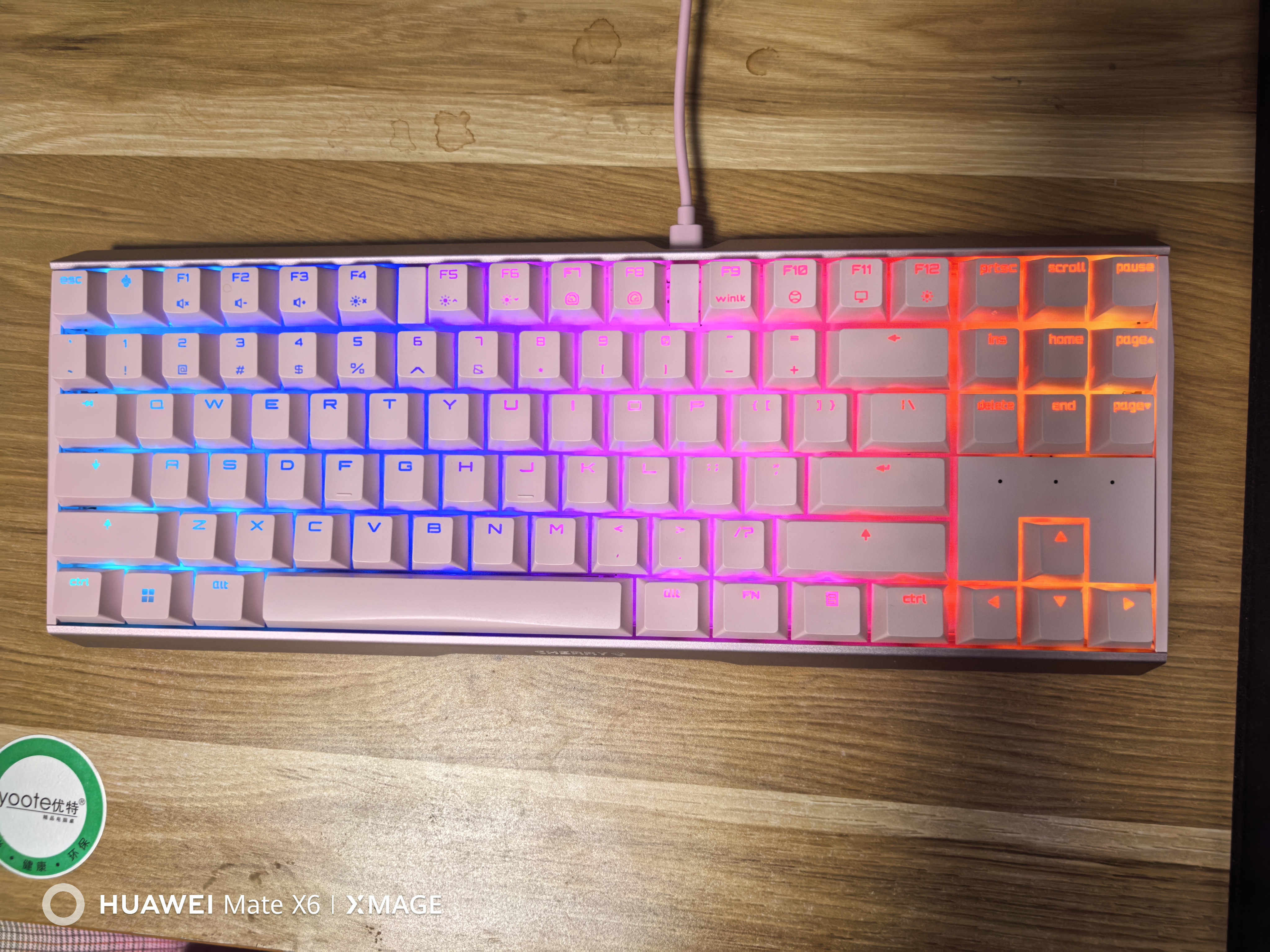 CHERRY樱桃MX 3.0S TKL机械键盘有线游戏电竞键盘 办公电脑键盘 铝合金外壳 侧刻键帽无钢板结构87 粉色 RGB 红轴 实拍图
