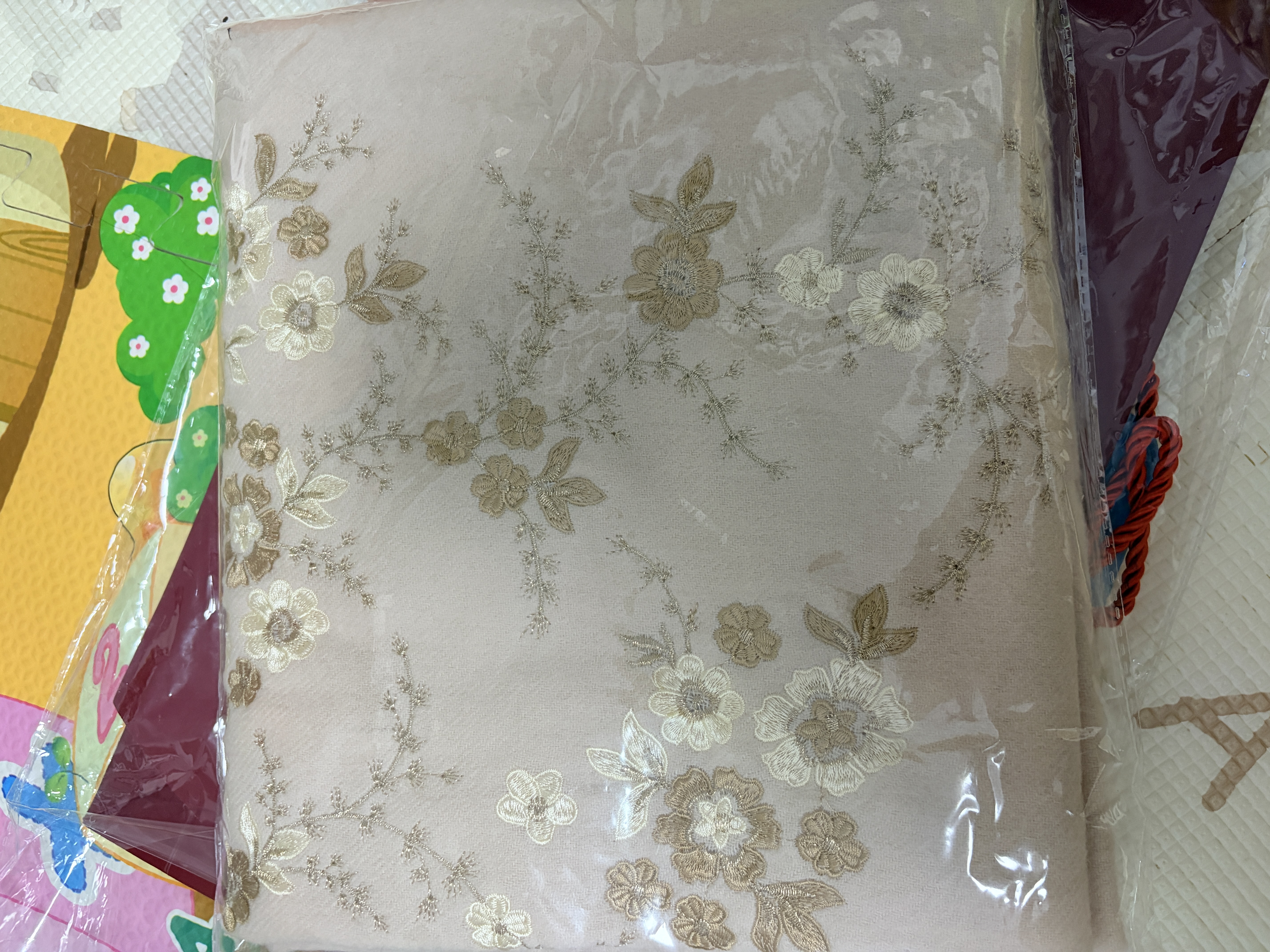杭丝府纯羊毛护颈围巾秋冬女士刺绣大尺寸外搭披肩斗篷送妈妈生日礼物 实拍图