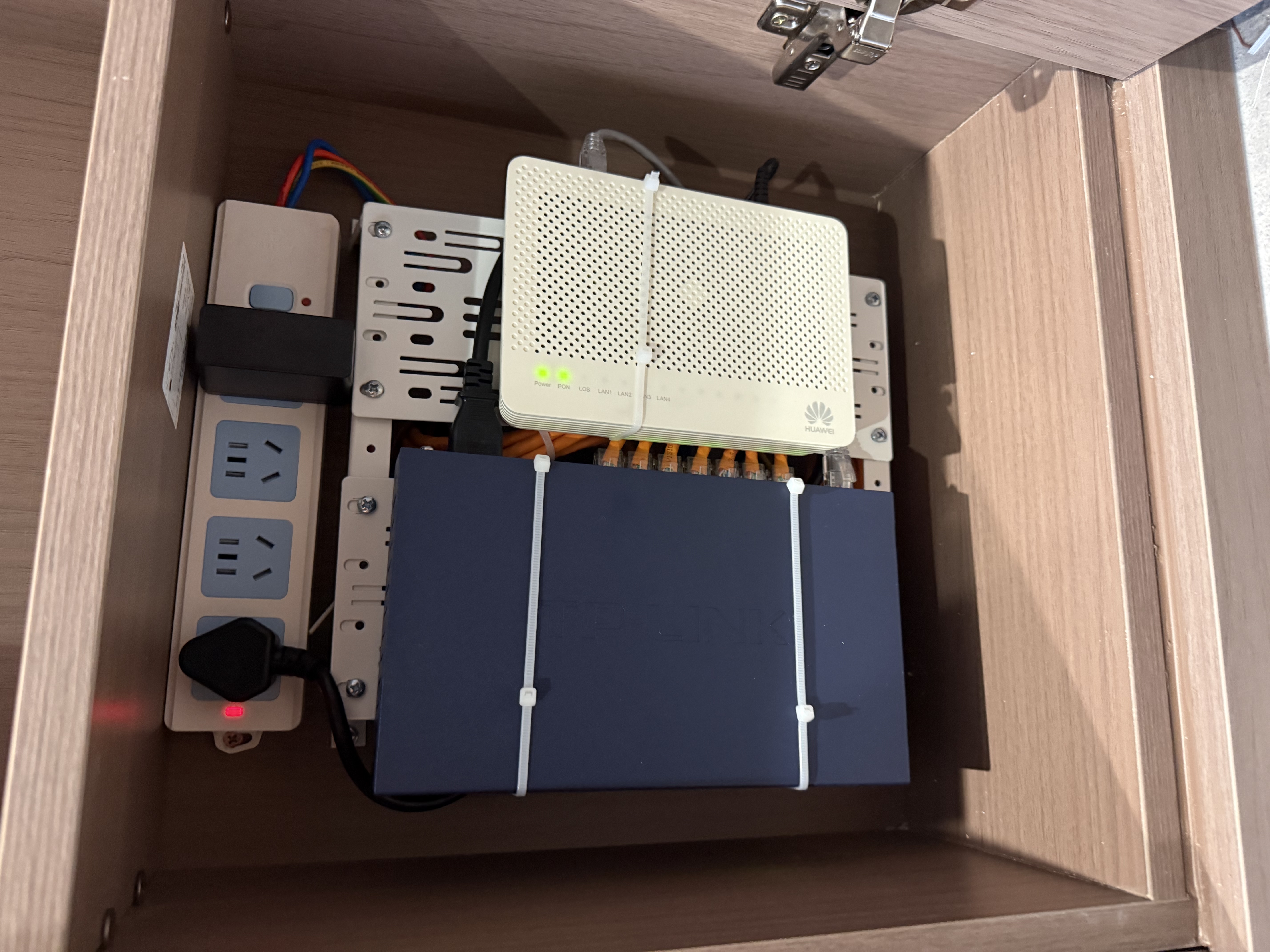 普联（TP-LINK）AX3000M全屋WiFi6套装千兆双频无线AP面板ac+ap套装POE路由器全屋面板 套餐十四（9口千兆AC路由器*1+银色面板AP*6 实拍图