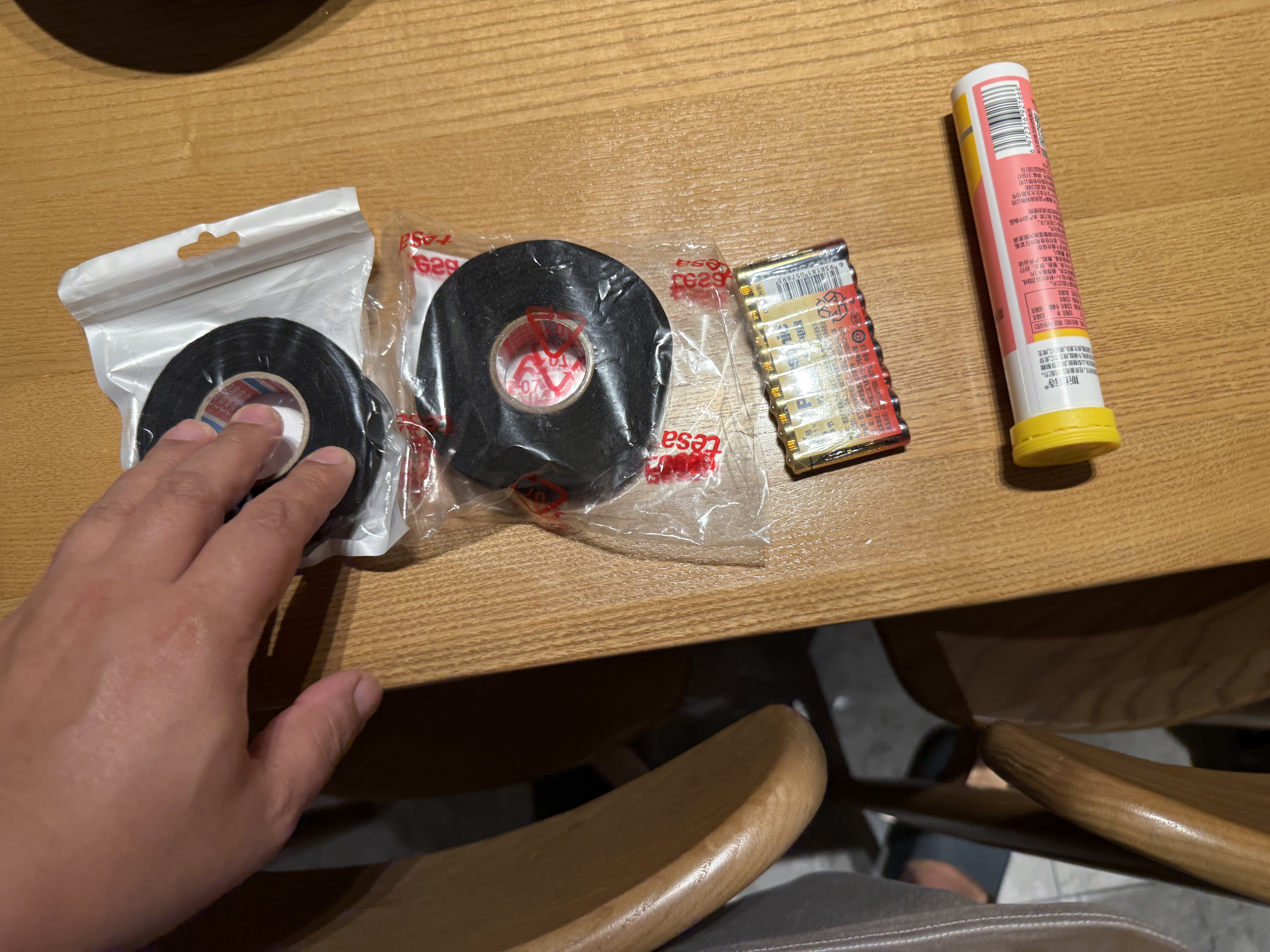 德莎（tesa）51618 汽车线束绒布胶带 PET布基耐高温阻燃降噪乘客舱隔音减震消除摩擦异响缠绕胶带 51618黑色15m*19mm1卷 实拍图