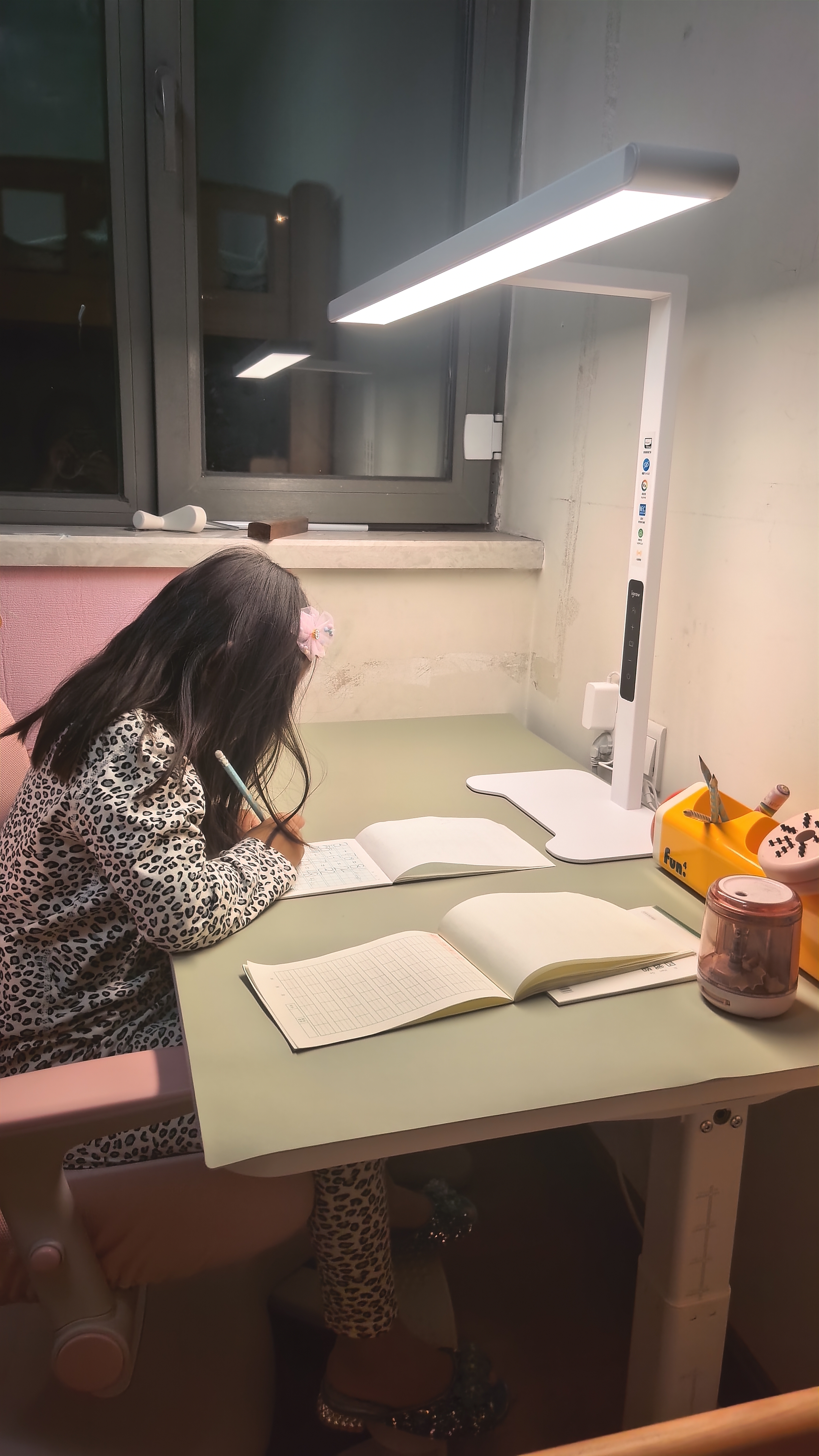爱果乐大白桌学习桌儿童书桌电脑桌写字桌实木书桌升降桌学习桌子中学生 艺术家8【单桌】 1m 实拍图