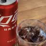 可口可乐（Coca-Cola）经典口味 汽水饮料 碳酸饮料 330ml*24摩登/主题罐 随机发货 实拍图