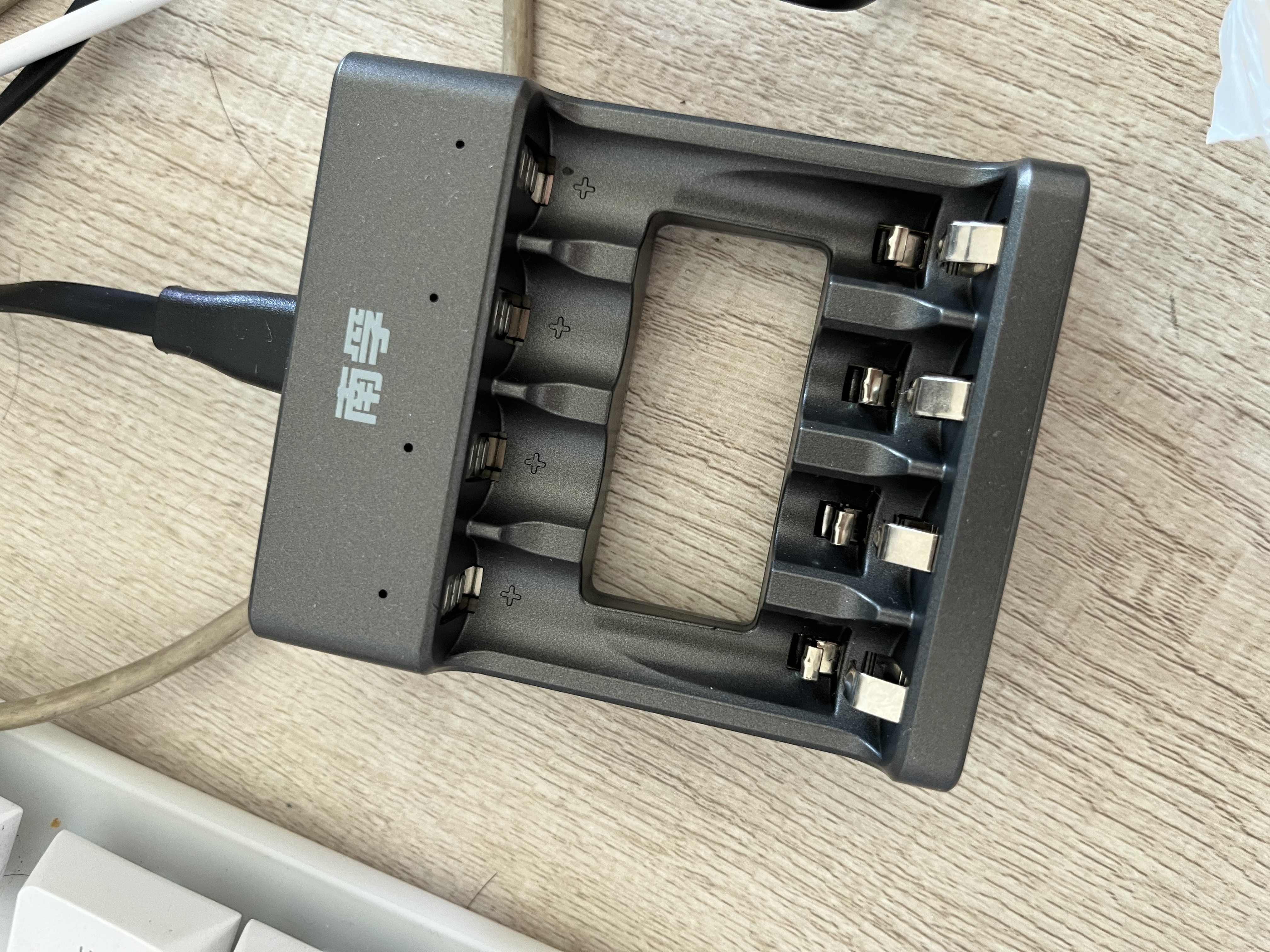 南孚5号充电电池4粒 1600mAh 附充电器 镍氢充电耐用型 适用于玩具车/血压计/挂钟/鼠标键盘等 AA 实拍图